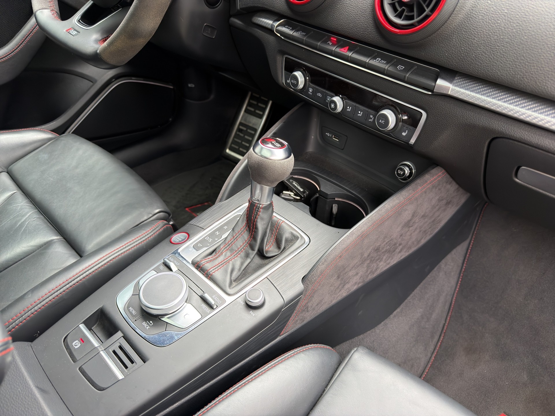 AUDI RS3 Sportback 2.5 TSI quattro S-tronic-image-24