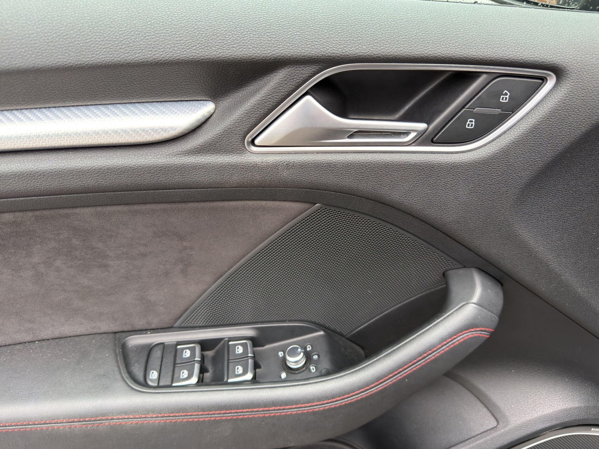 AUDI RS3 Sportback 2.5 TSI quattro S-tronic-image-26