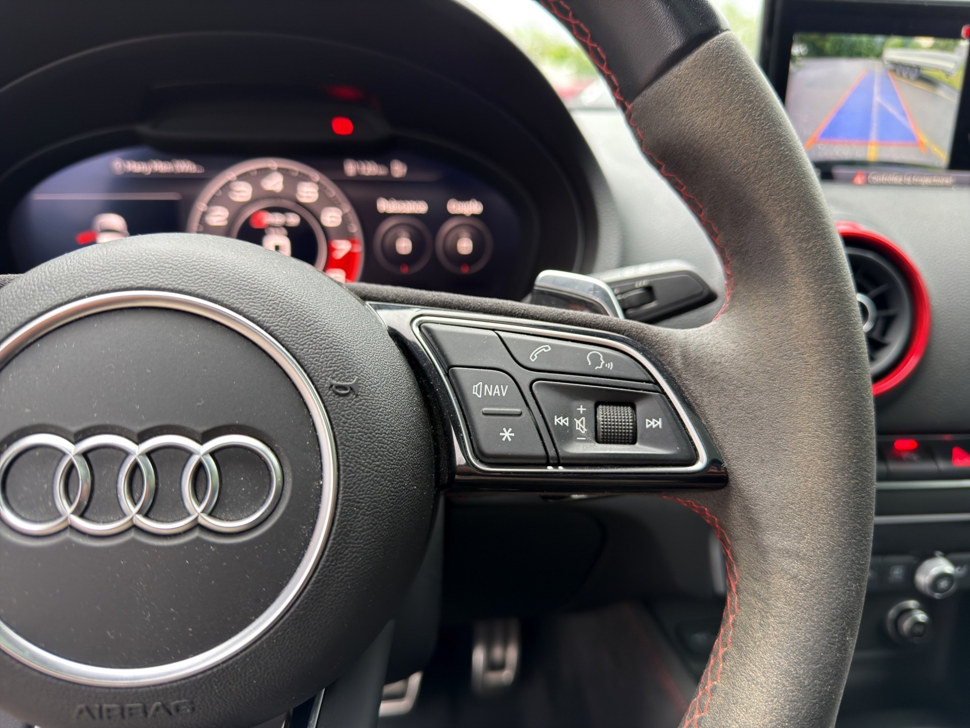 AUDI RS3 Sportback 2.5 TSI quattro S-tronic-image-17