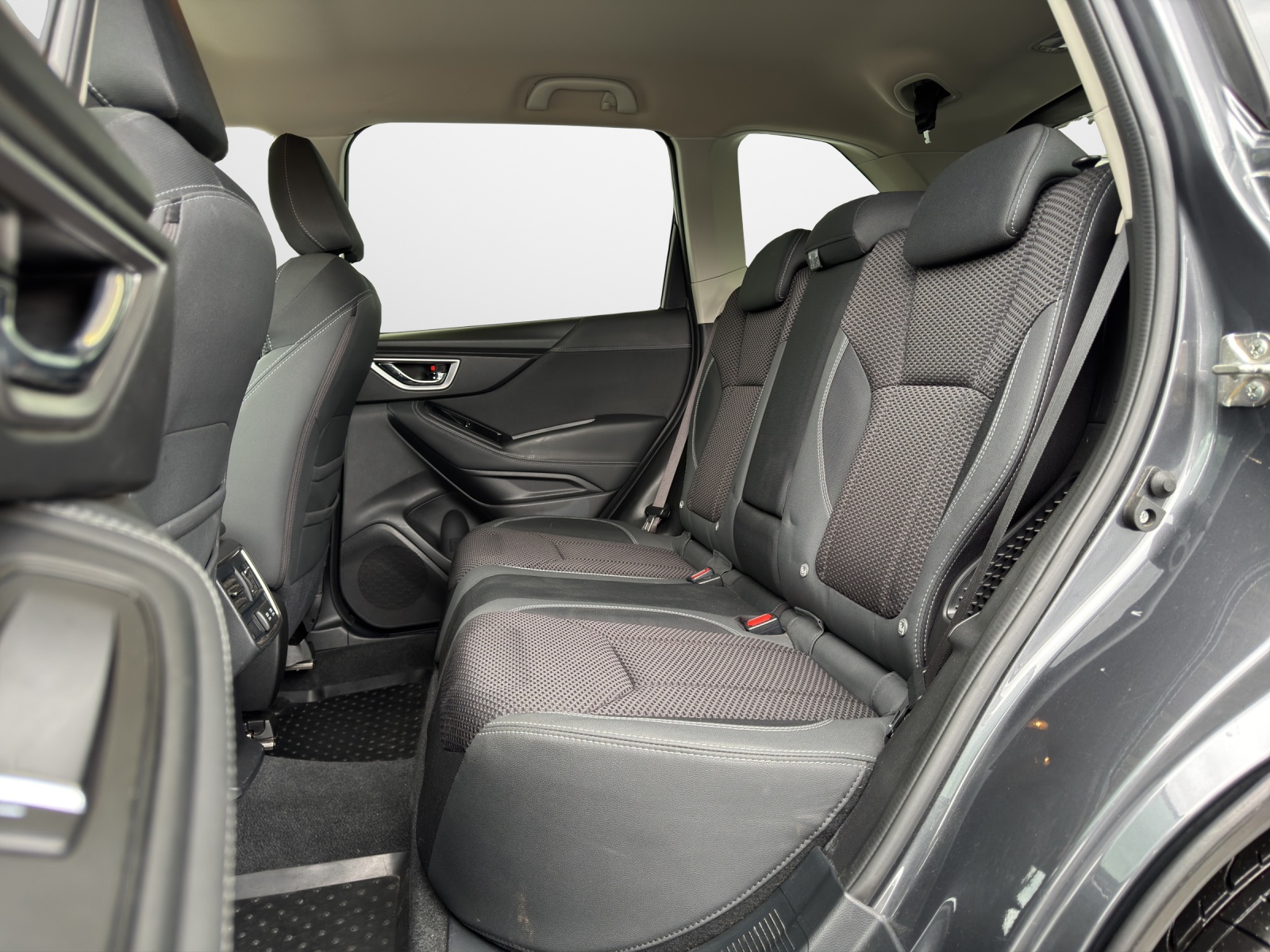 SUBARU Forester Station 2.0i e-Boxer Swiss Plus-image-7