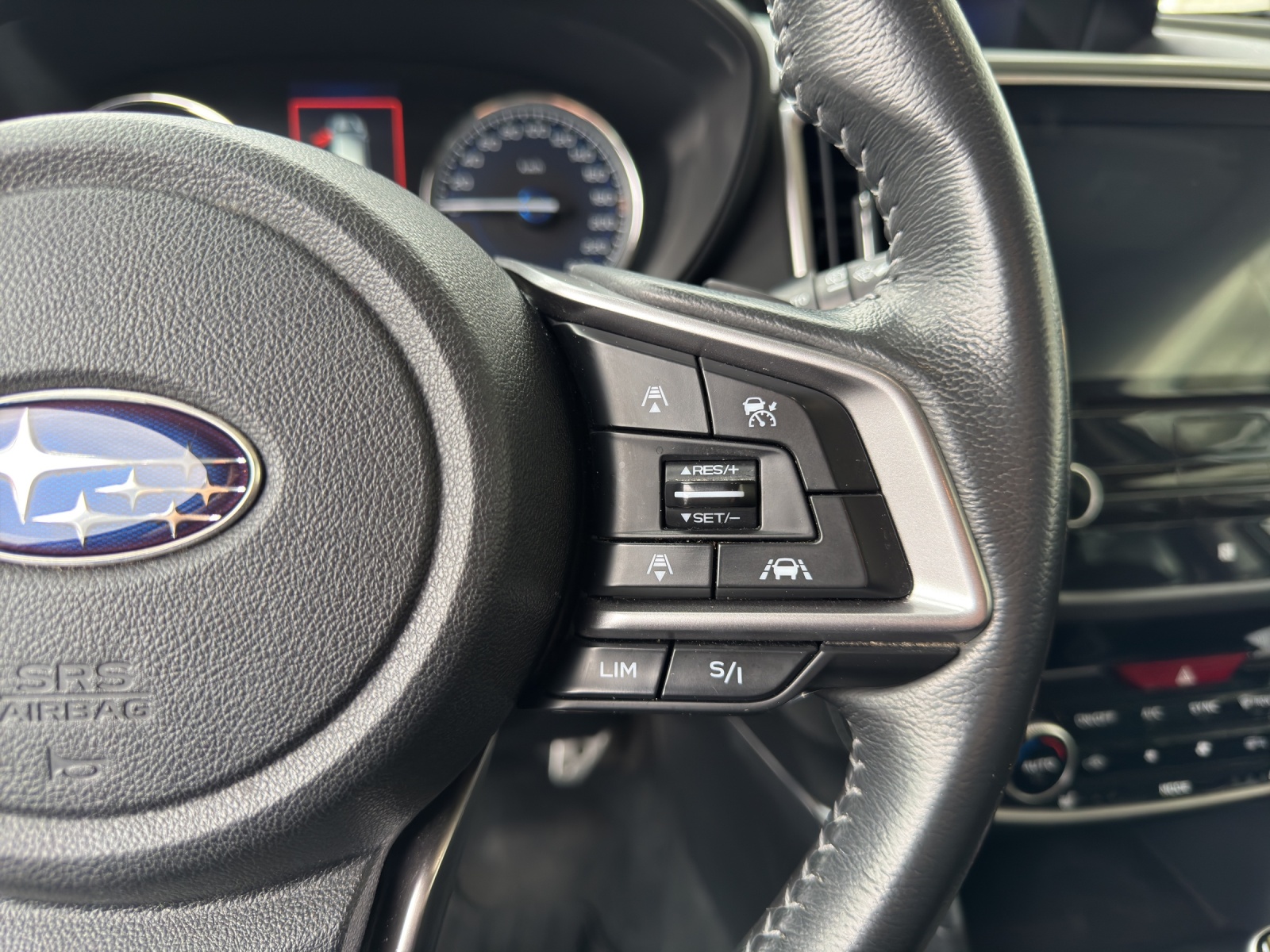 SUBARU Forester Station 2.0i e-Boxer Swiss Plus-image-9
