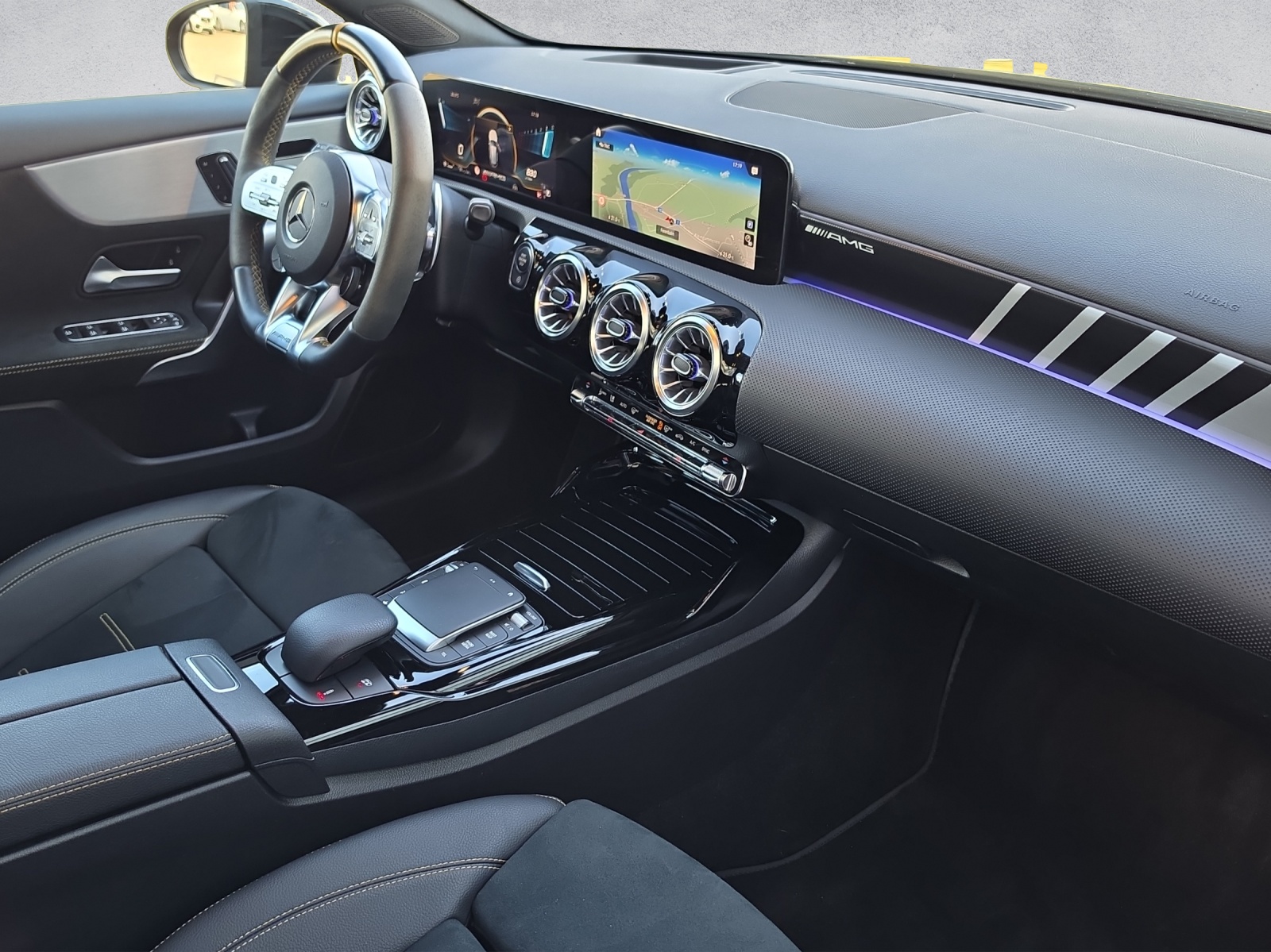 MERCEDES-BENZ A 45 S AMG 4Matic+ Speedshift-image-9