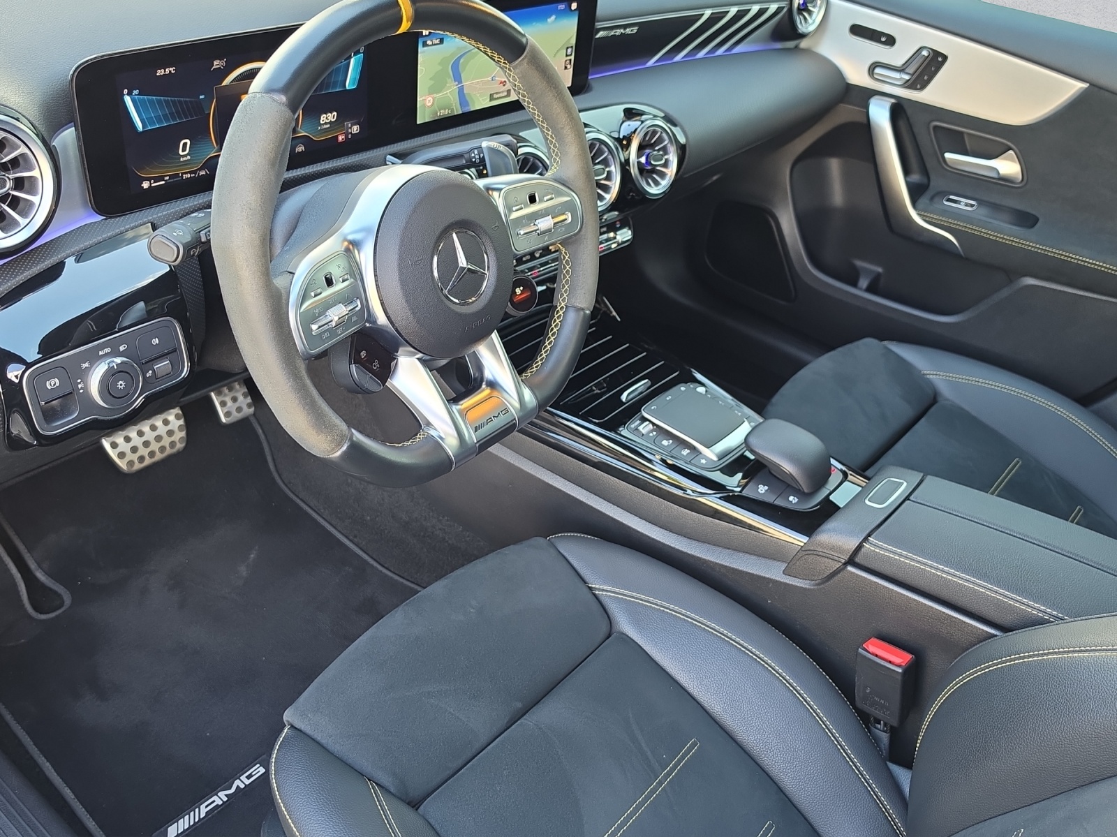 MERCEDES-BENZ A 45 S AMG 4Matic+ Speedshift-image-10
