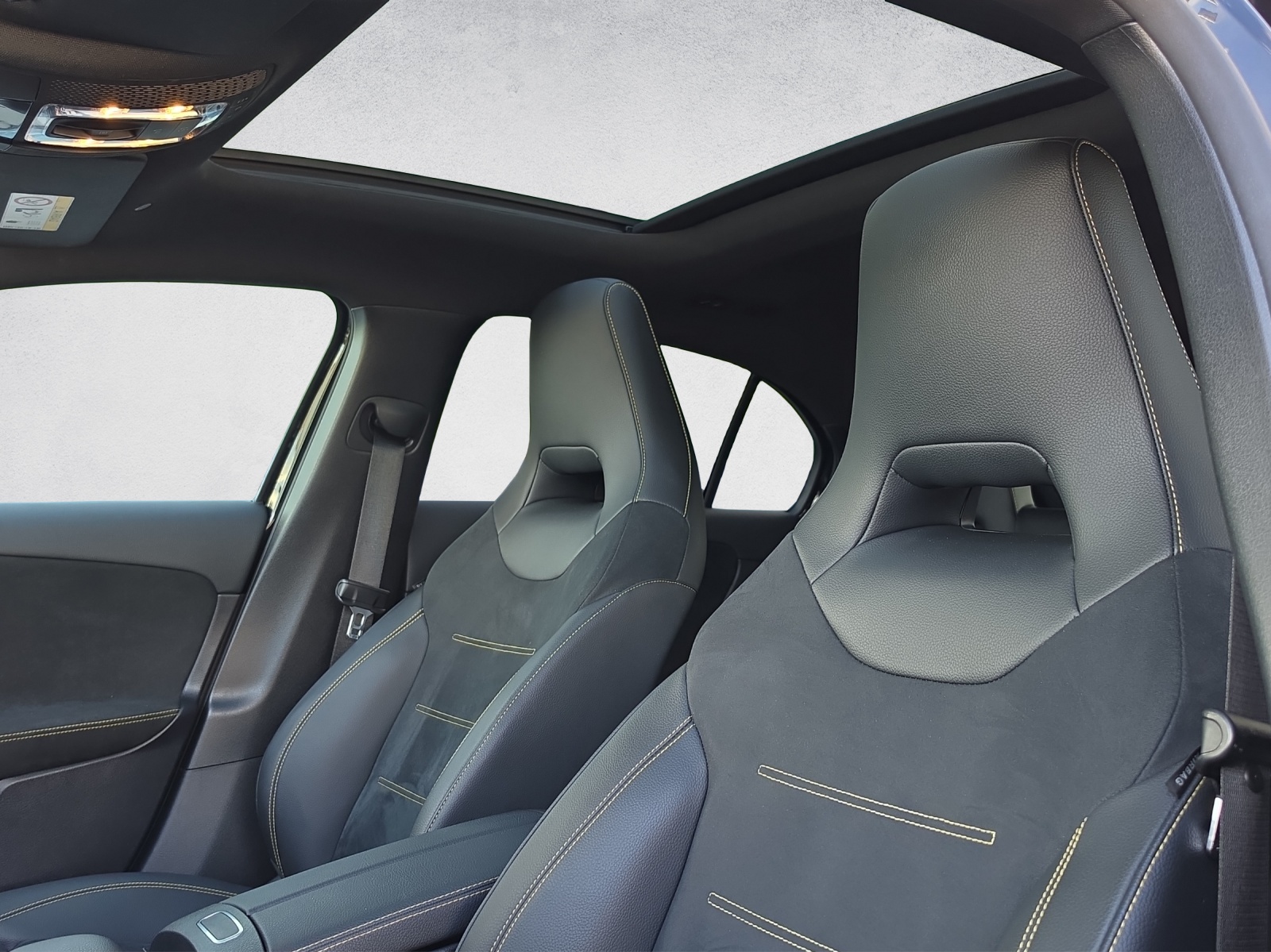 MERCEDES-BENZ A 45 S AMG 4Matic+ Speedshift-image-13
