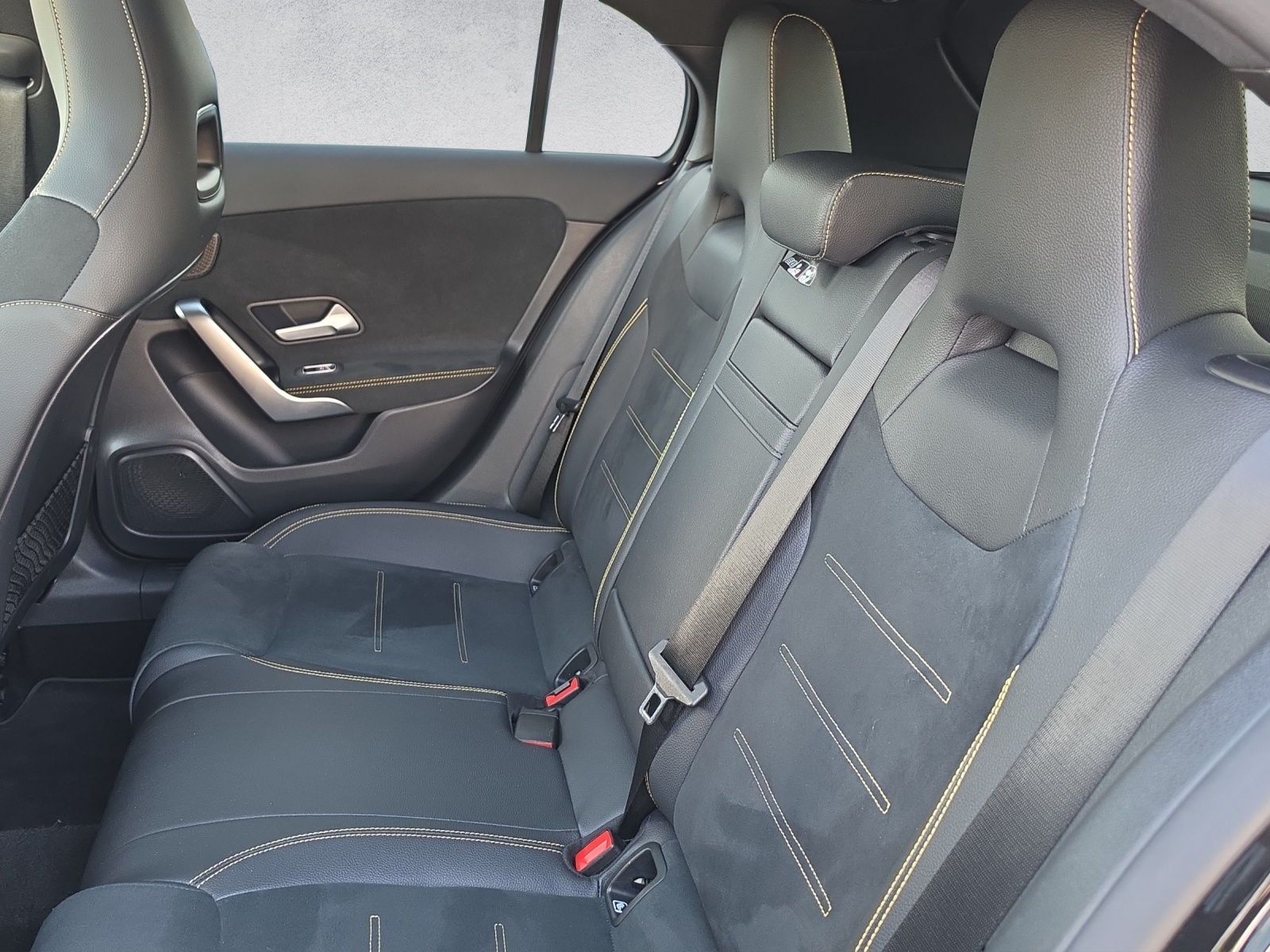 MERCEDES-BENZ A 45 S AMG 4Matic+ Speedshift-image-15