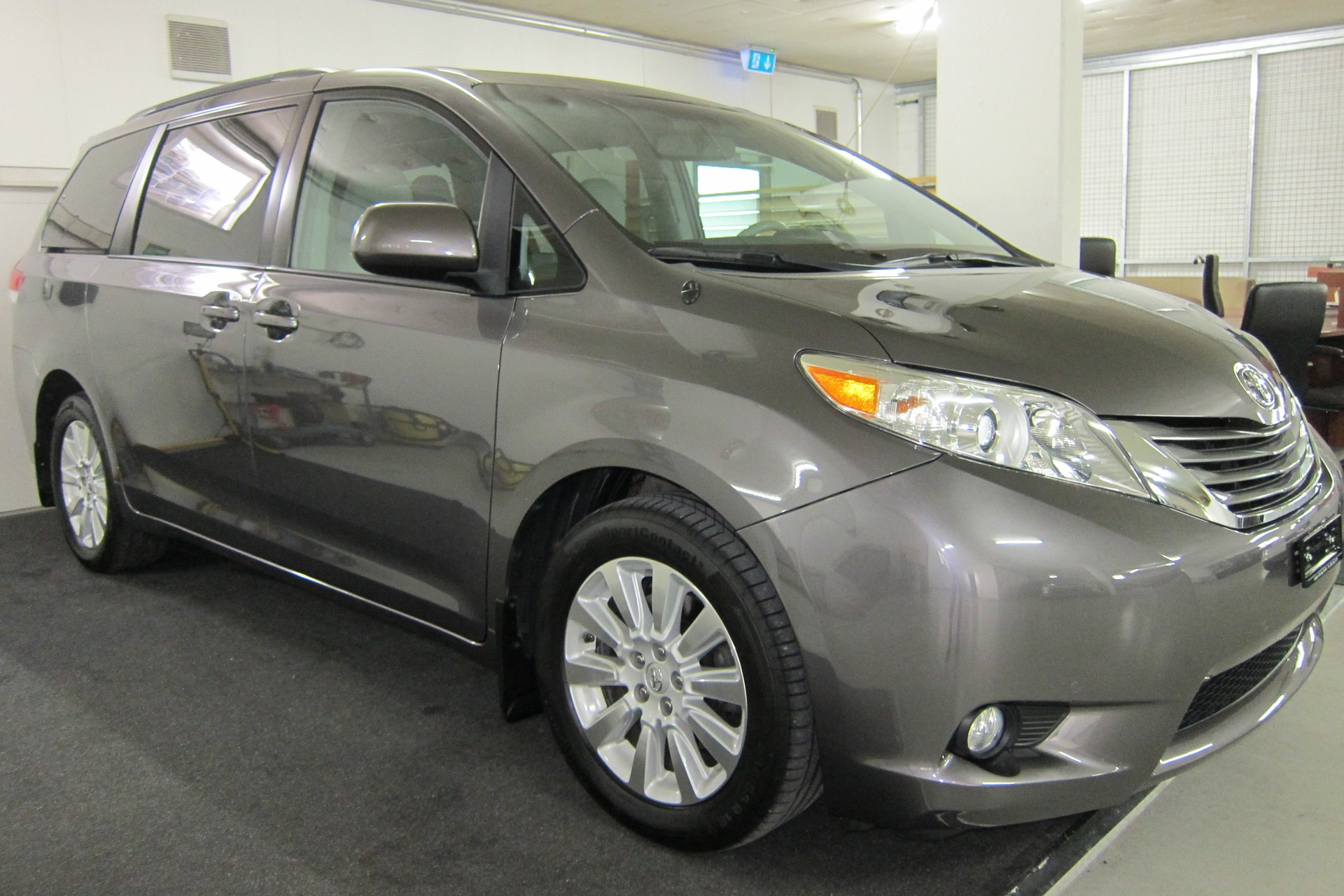 TOYOTA Sienna 3.5 A 4WD-image-1