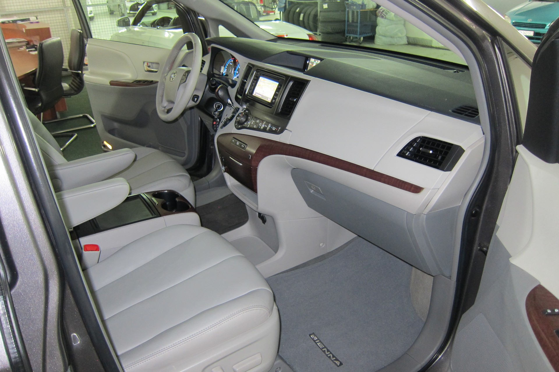 TOYOTA Sienna 3.5 A 4WD-image-8