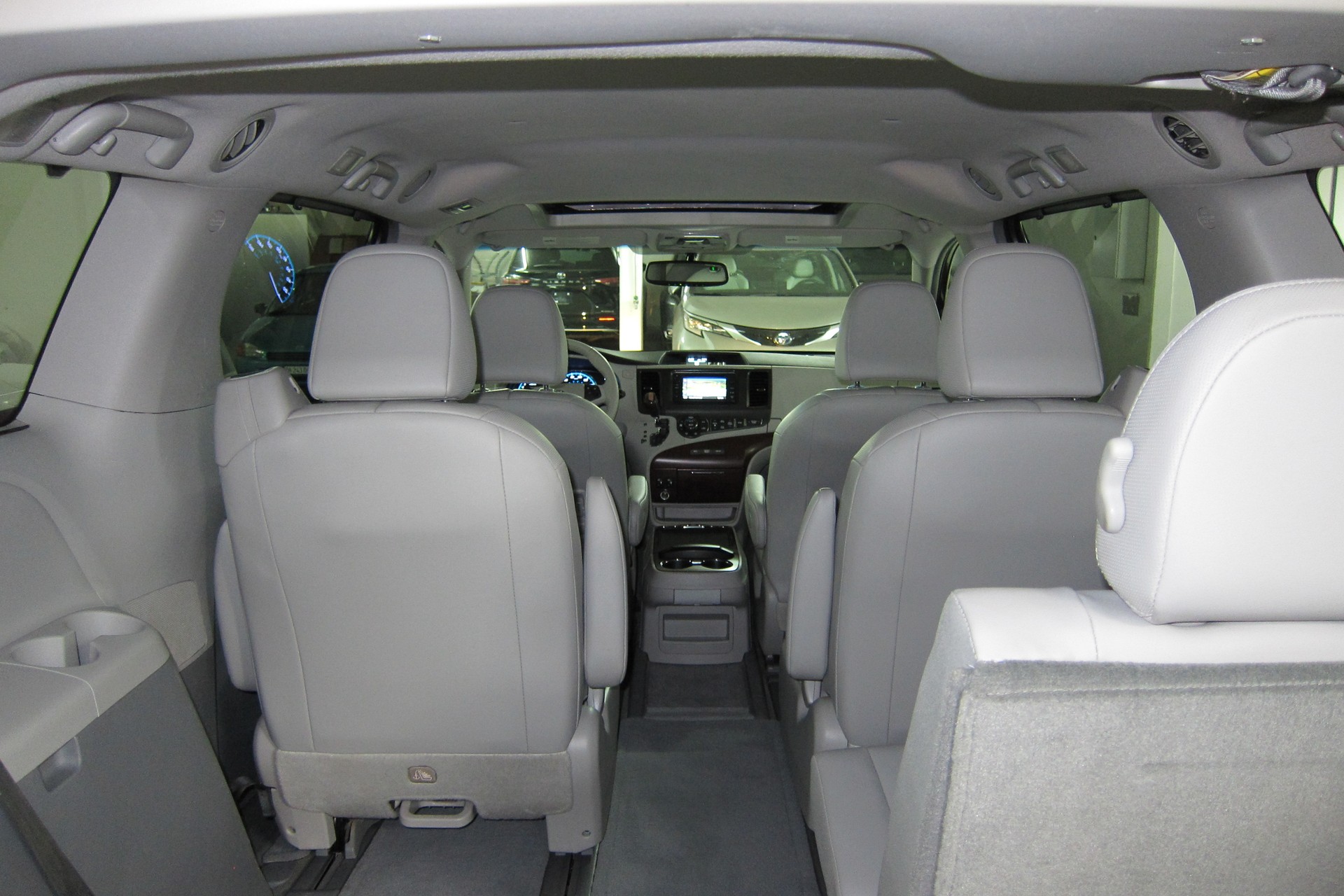 TOYOTA Sienna 3.5 A 4WD-image-14