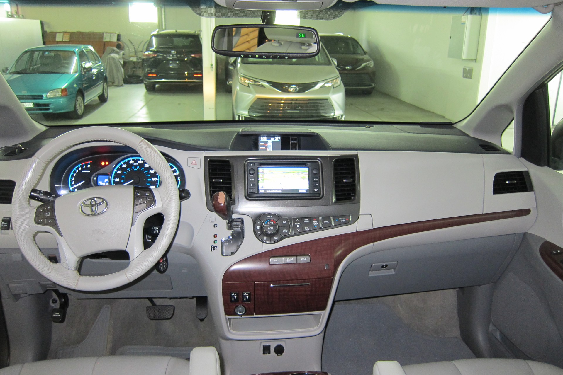 TOYOTA Sienna 3.5 A 4WD-image-7