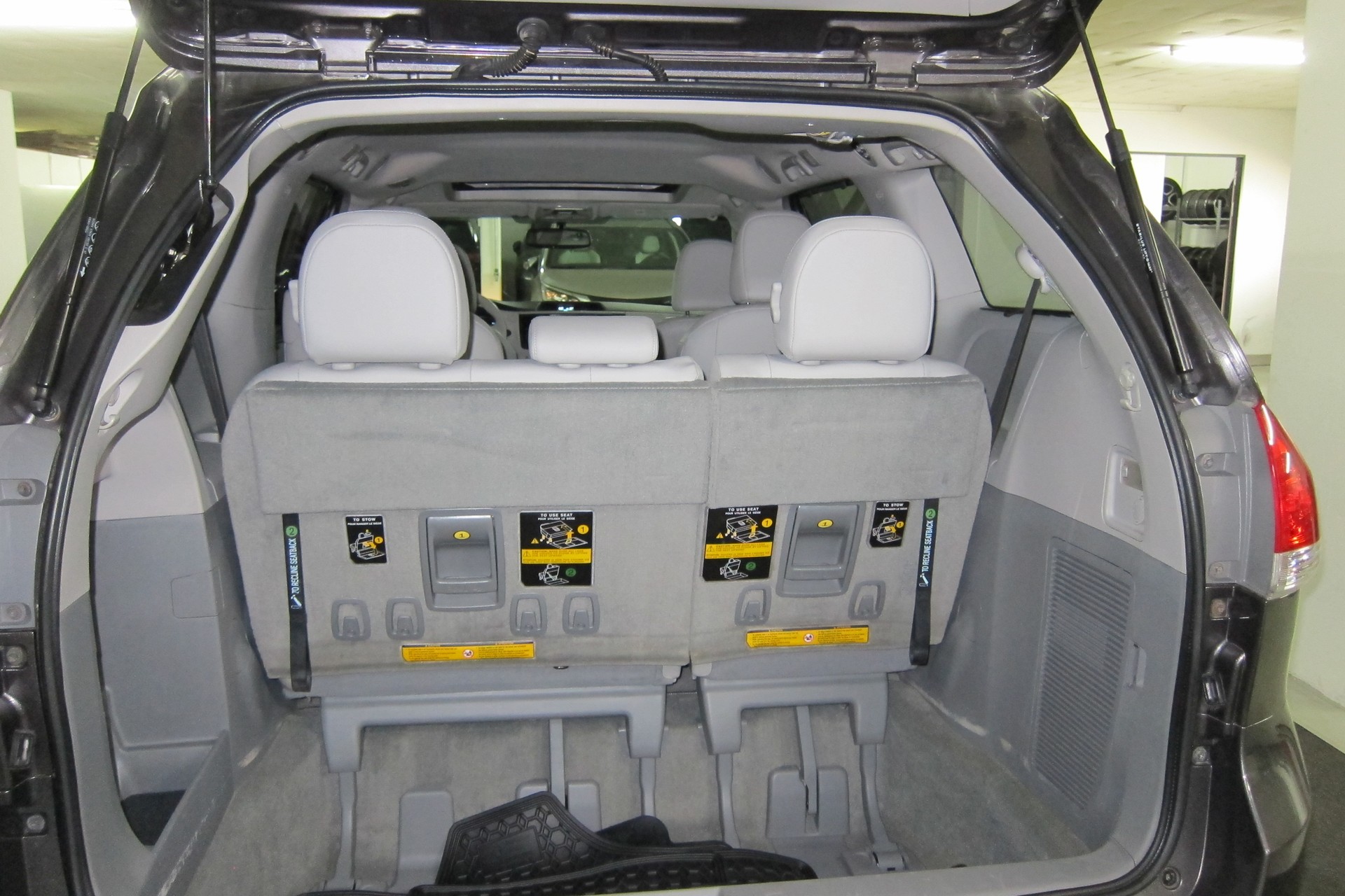 TOYOTA Sienna 3.5 A 4WD-image-13
