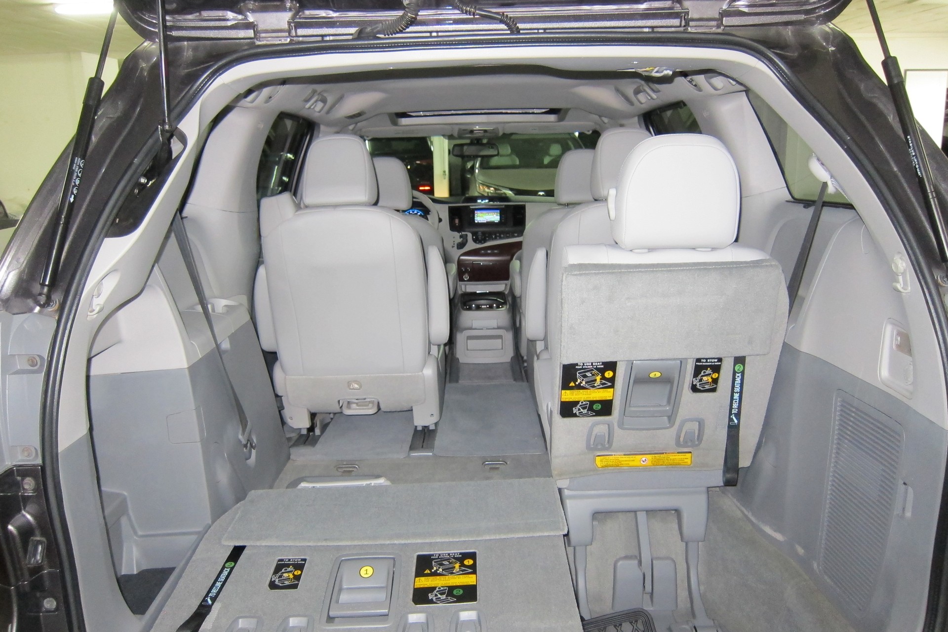 TOYOTA Sienna 3.5 A 4WD-image-12