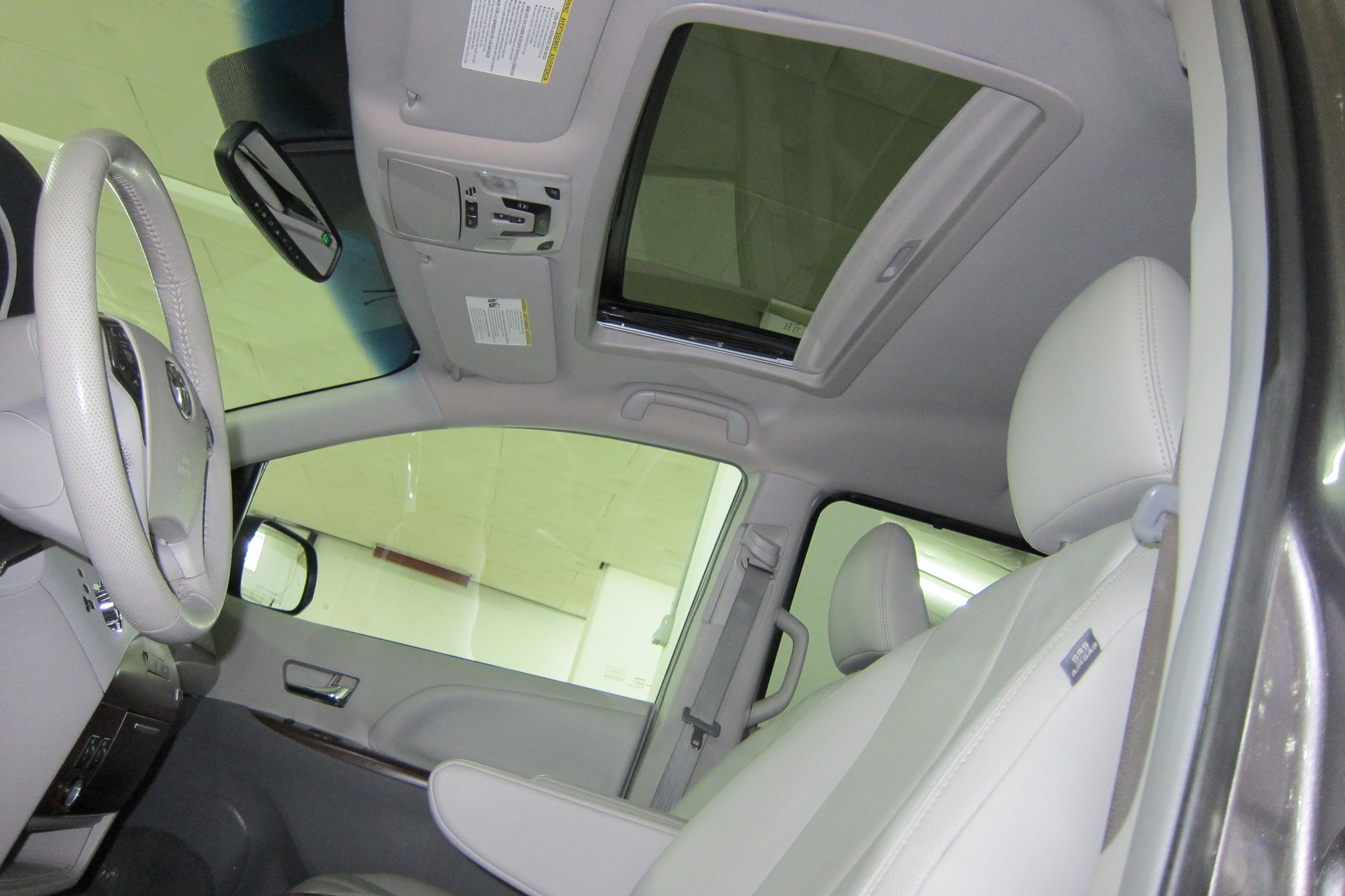 TOYOTA Sienna 3.5 A 4WD-image-11