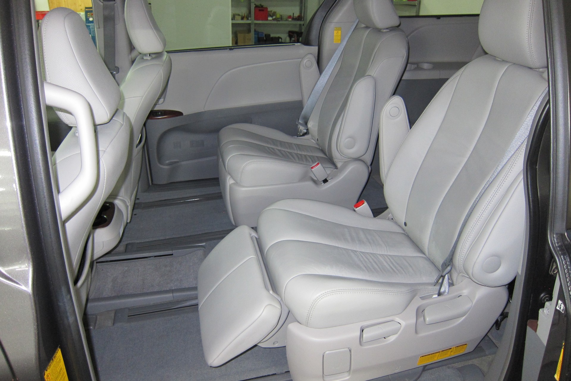 TOYOTA Sienna 3.5 A 4WD-image-6