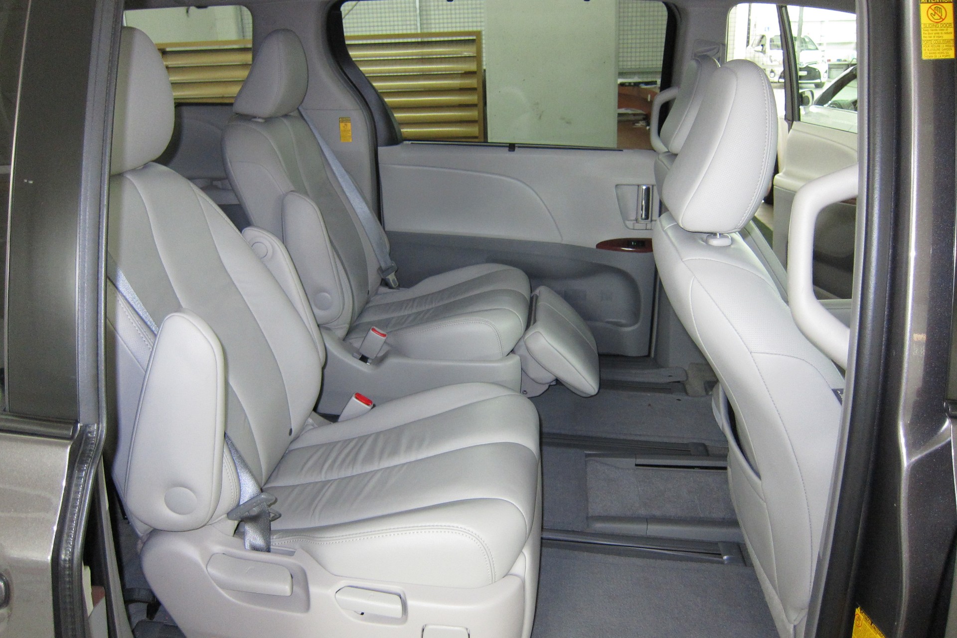 TOYOTA Sienna 3.5 A 4WD-image-9