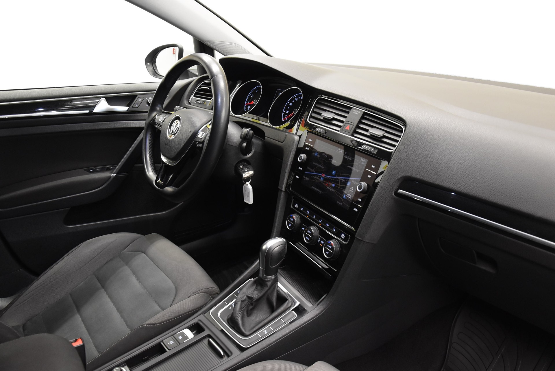 VW Golf 1.5 TSI R-Line DSG-image-3