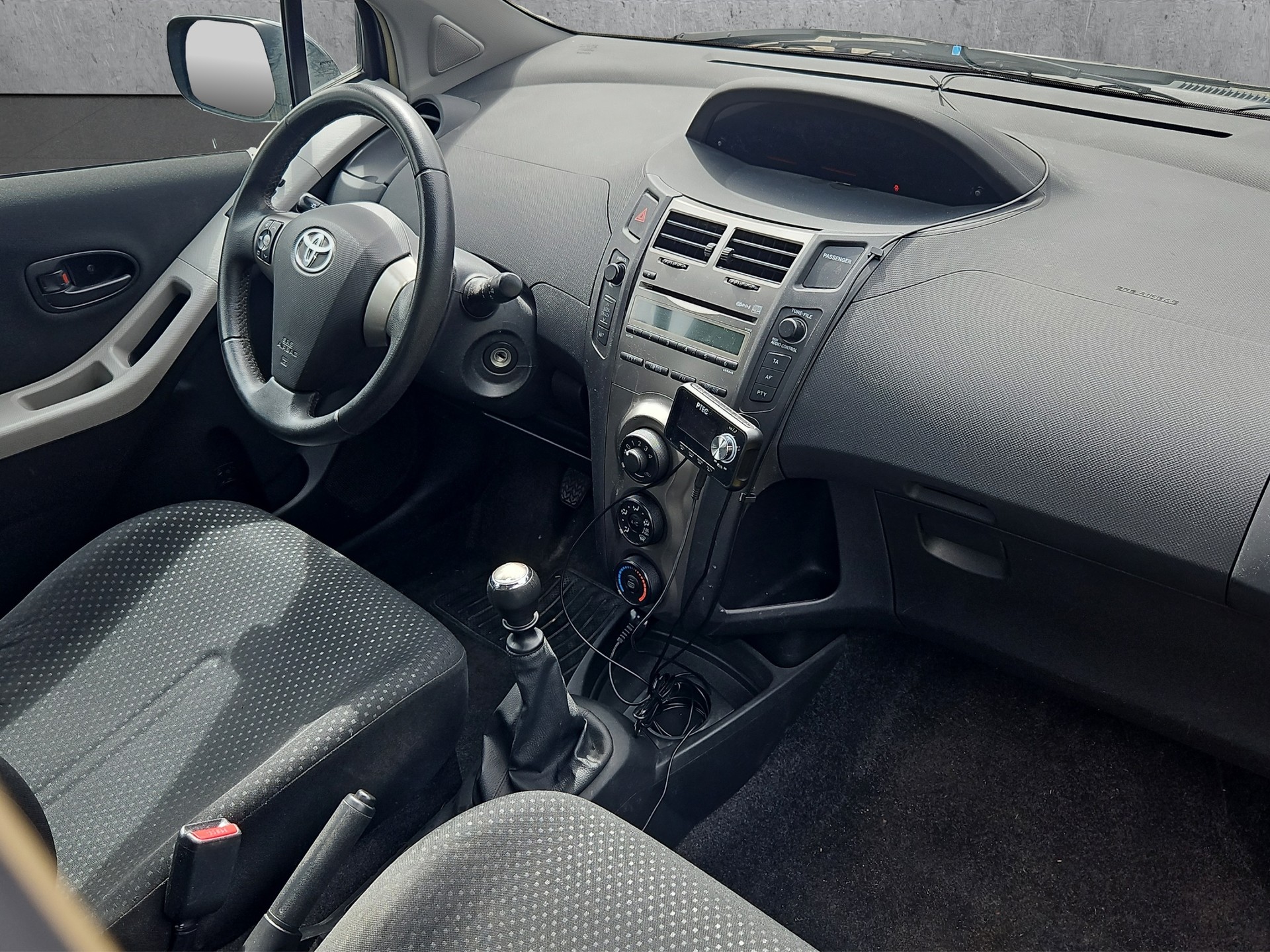 TOYOTA Yaris 1.33 Linea Sol-image-5