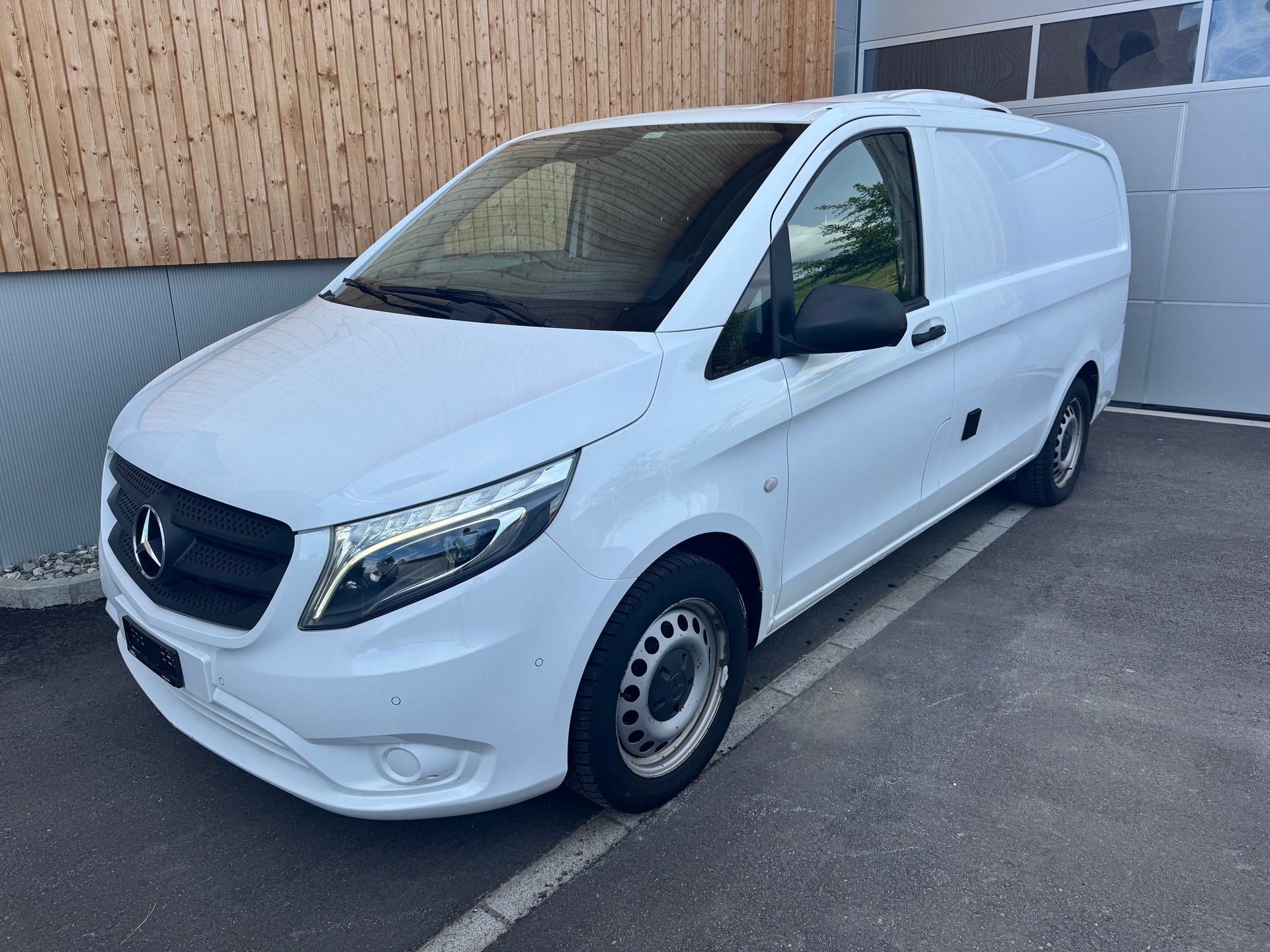 MERCEDES-BENZ Vito 114 CDI 136 PS lang Kühlfahrzeug mit STANDKÜHLUNG-image-0