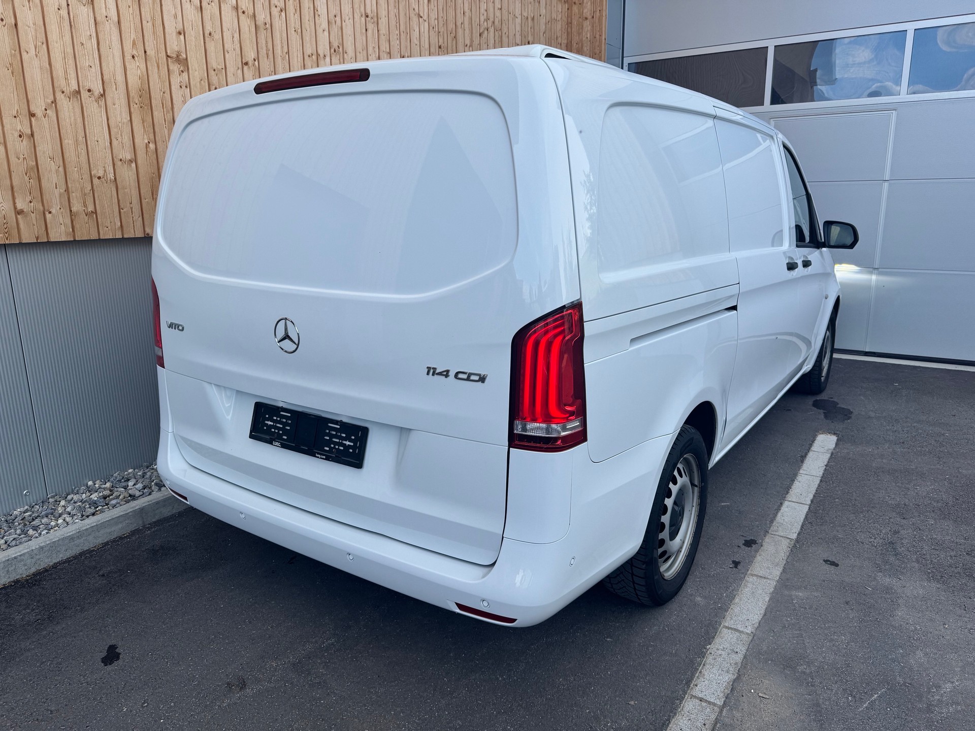 MERCEDES-BENZ Vito 114 CDI 136 PS lang Kühlfahrzeug mit STANDKÜHLUNG-image-2