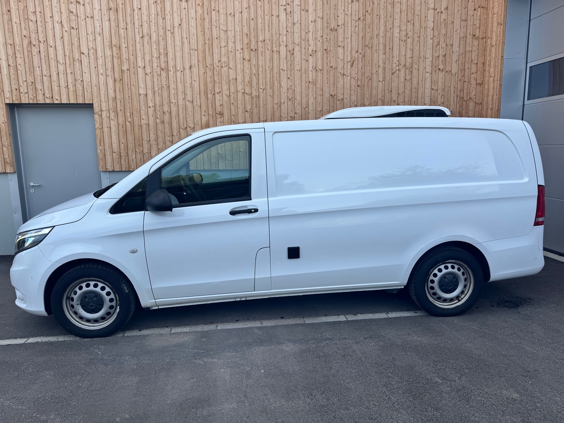 MERCEDES-BENZ Vito 114 CDI 136 PS lang Kühlfahrzeug mit STANDKÜHLUNG-image-1