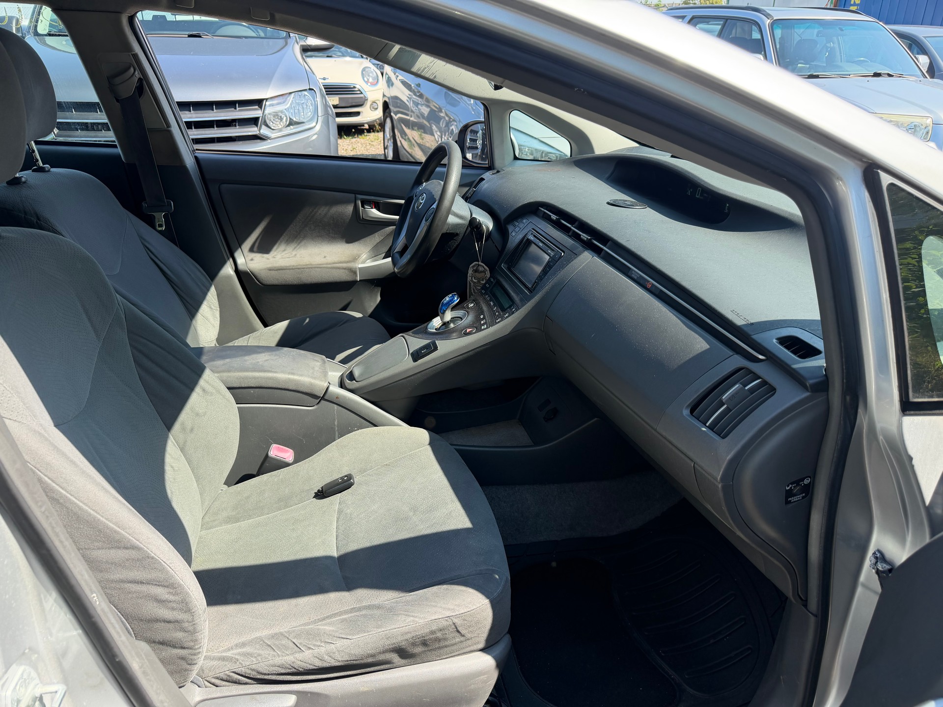 TOYOTA Prius 1.8 16V HSD Sol-image-6
