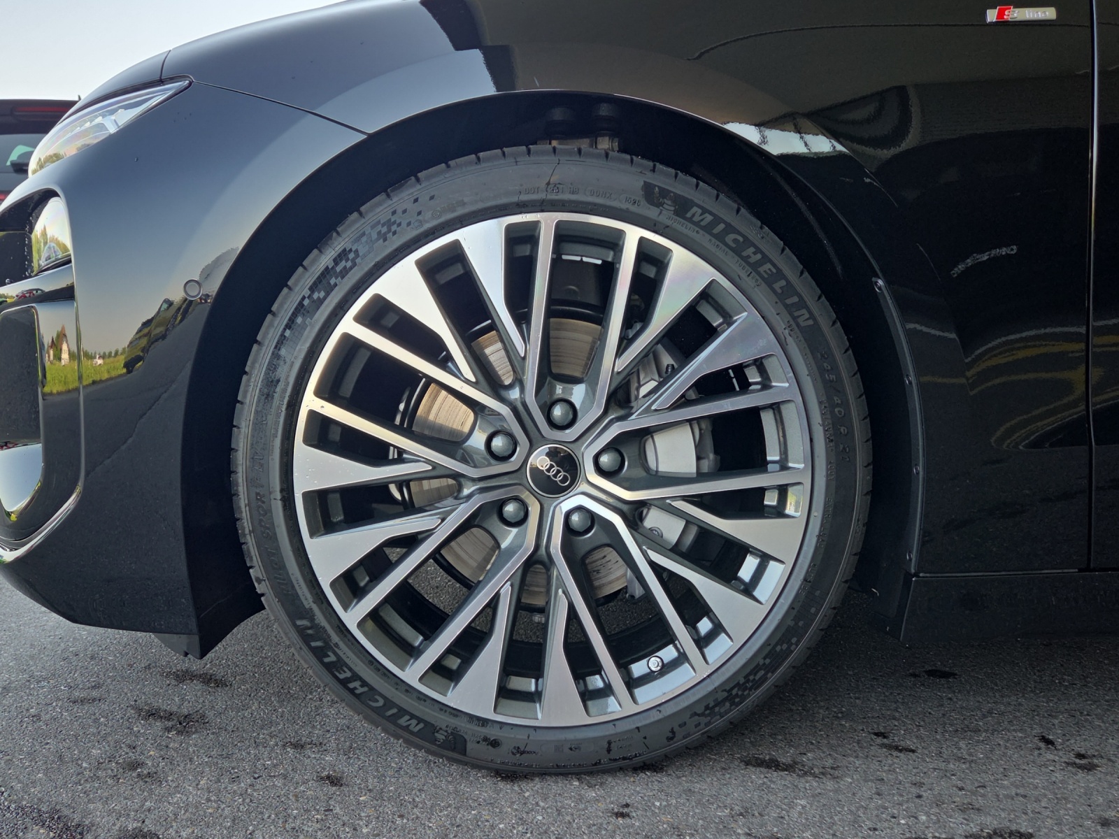 AUDI A6 Avant e-tron quattro-image-10