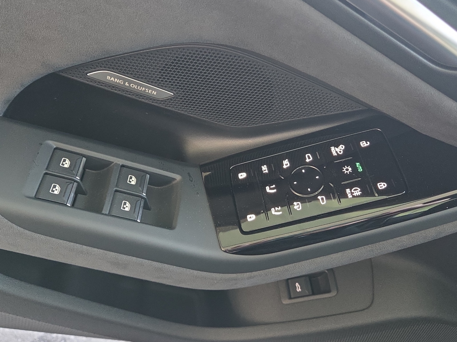 AUDI A6 Avant e-tron quattro-image-12