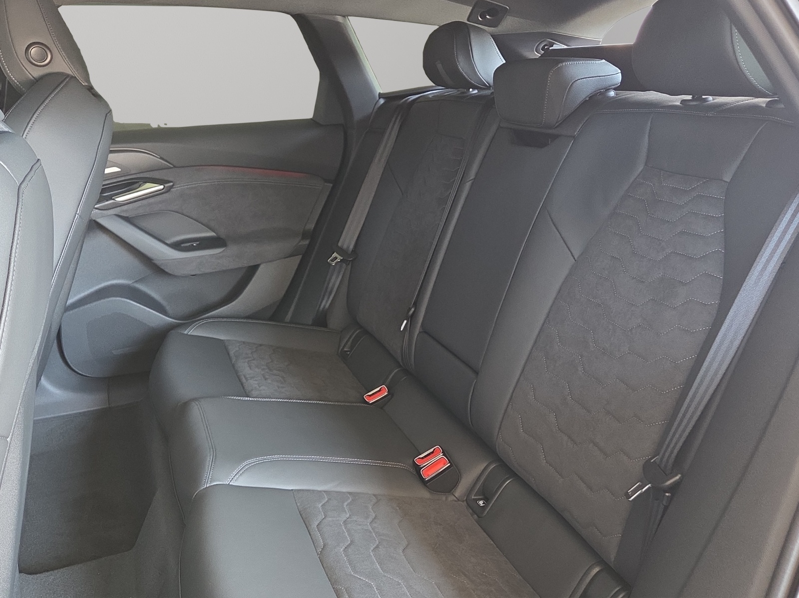 AUDI A6 Avant e-tron quattro-image-8