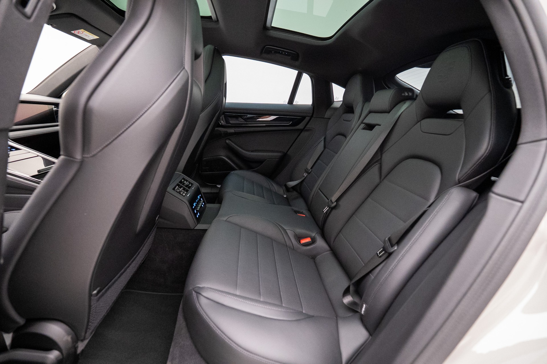 PORSCHE Panamera 4 E-Hybrid PDK-image-16