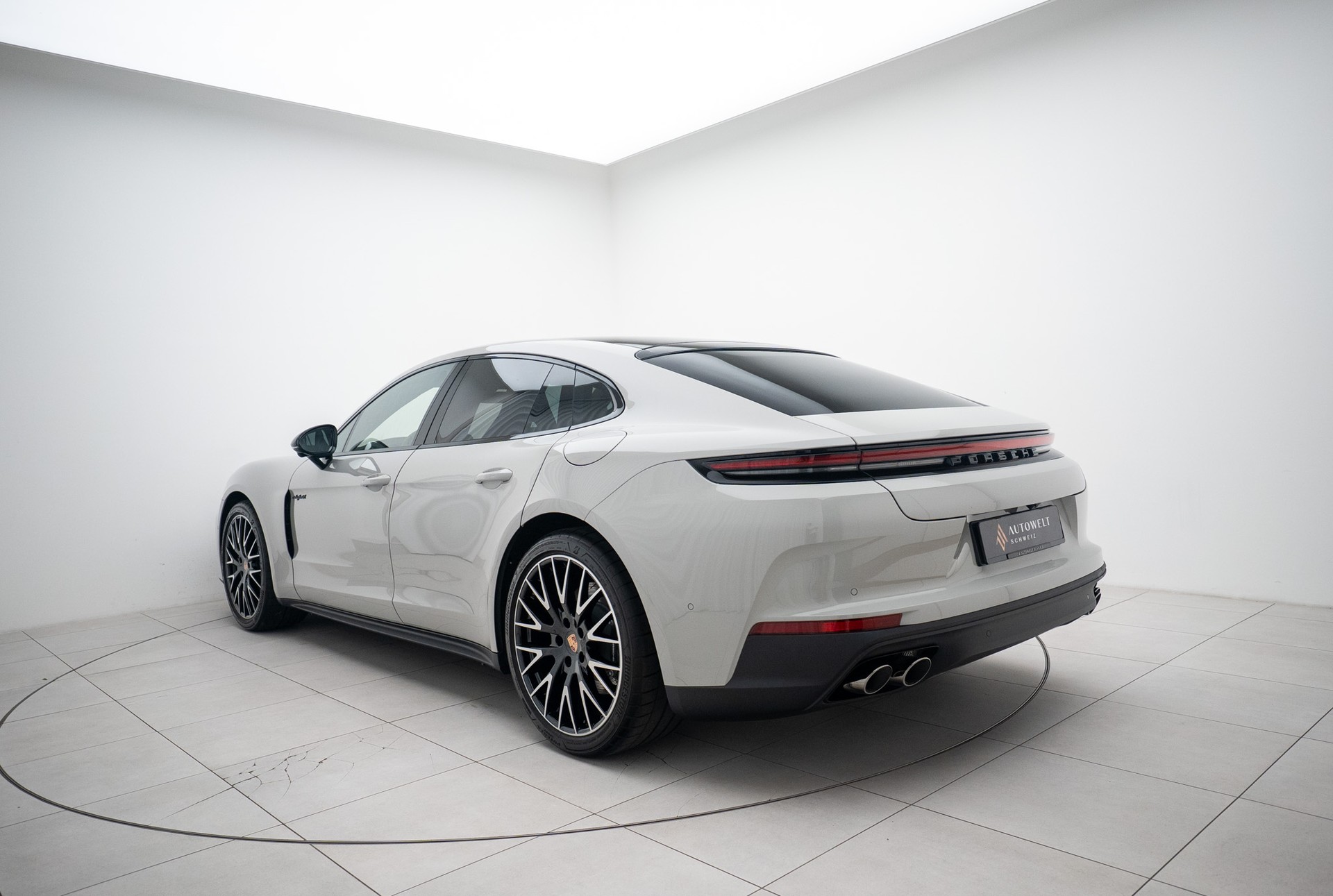 PORSCHE Panamera 4 E-Hybrid PDK-image-2