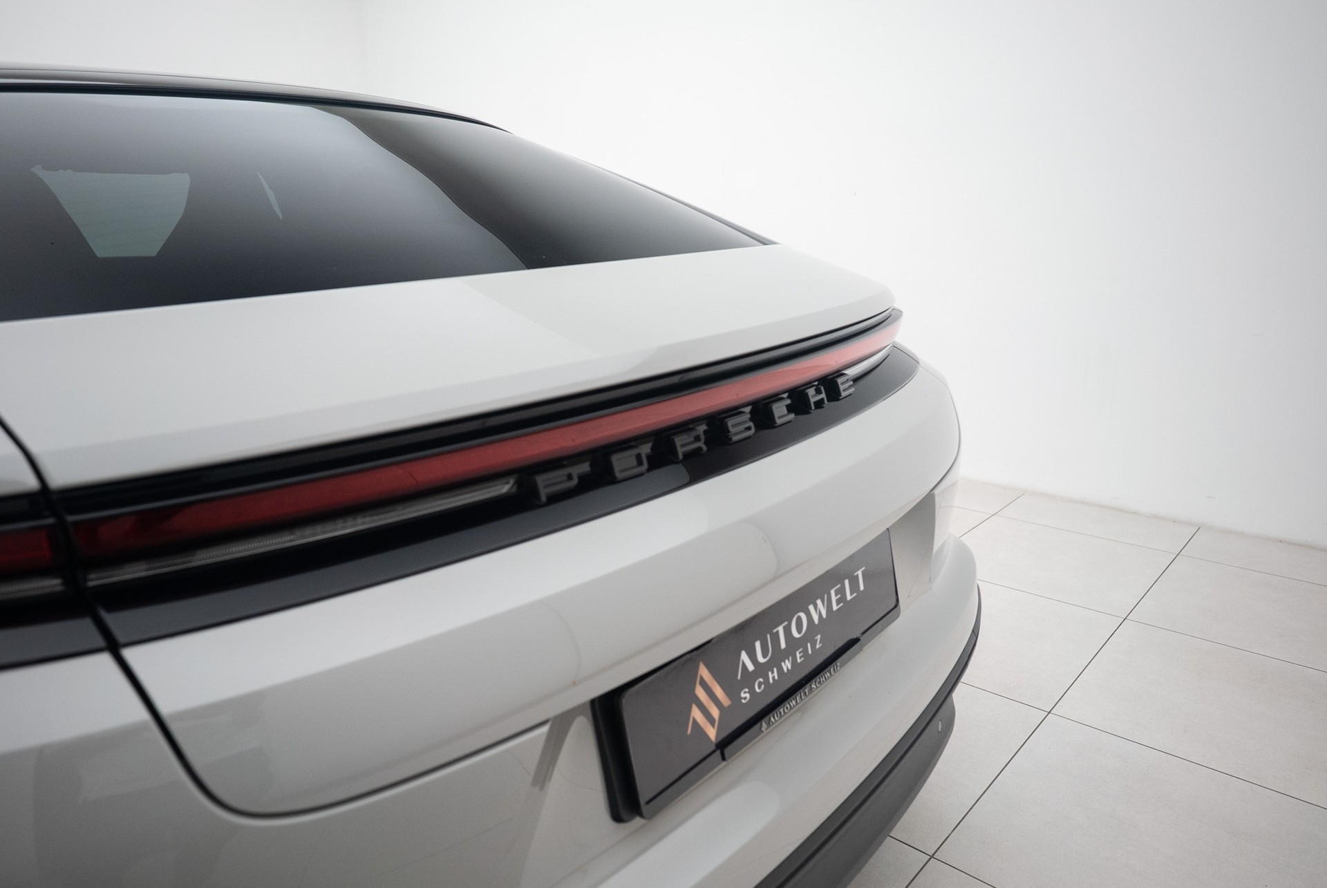 PORSCHE Panamera 4 E-Hybrid PDK-image-19