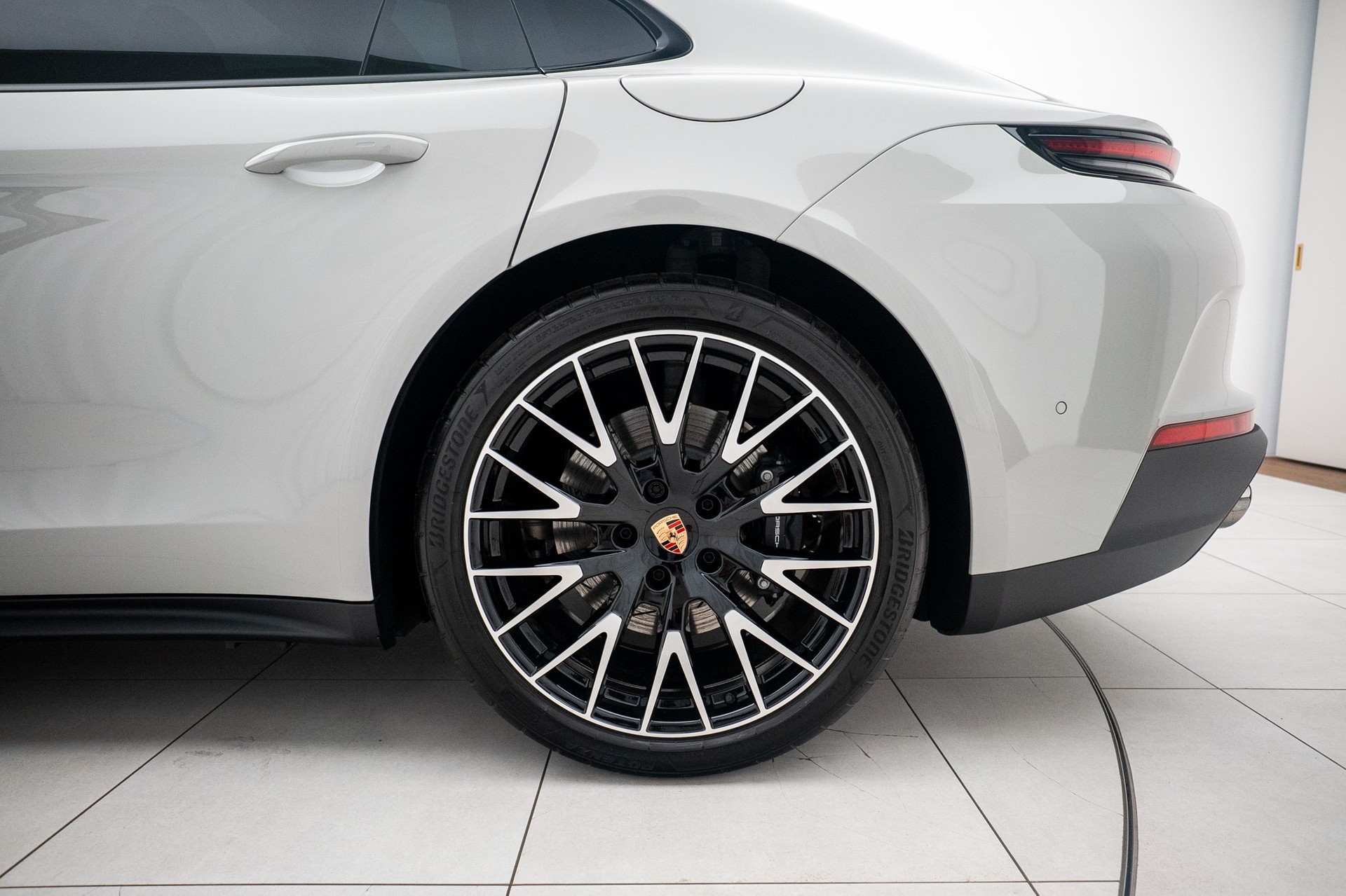 PORSCHE Panamera 4 E-Hybrid PDK-image-18