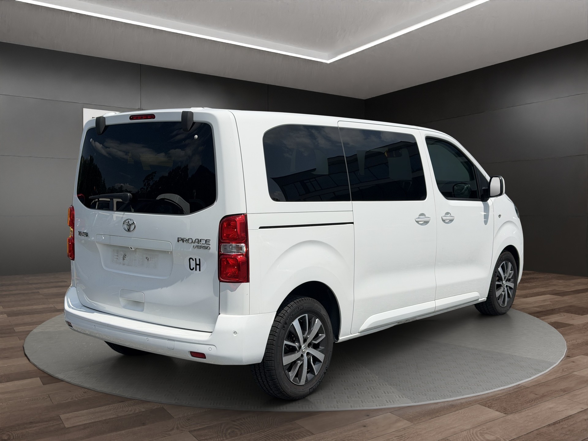 TOYOTA Proace Verso 2.0 D-4D Family Medium Automatic-image-3