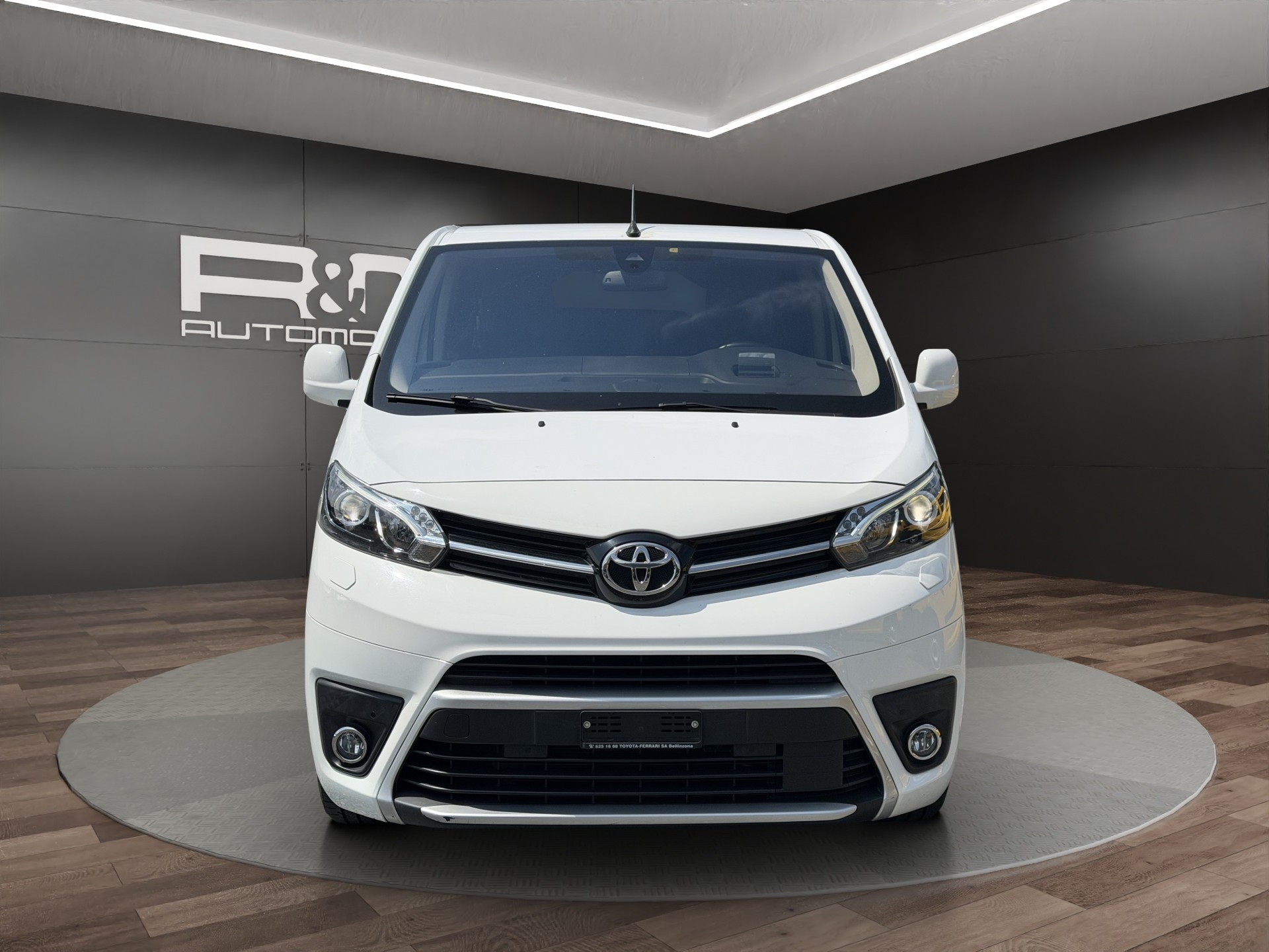 TOYOTA Proace Verso 2.0 D-4D Family Medium Automatic-image-1