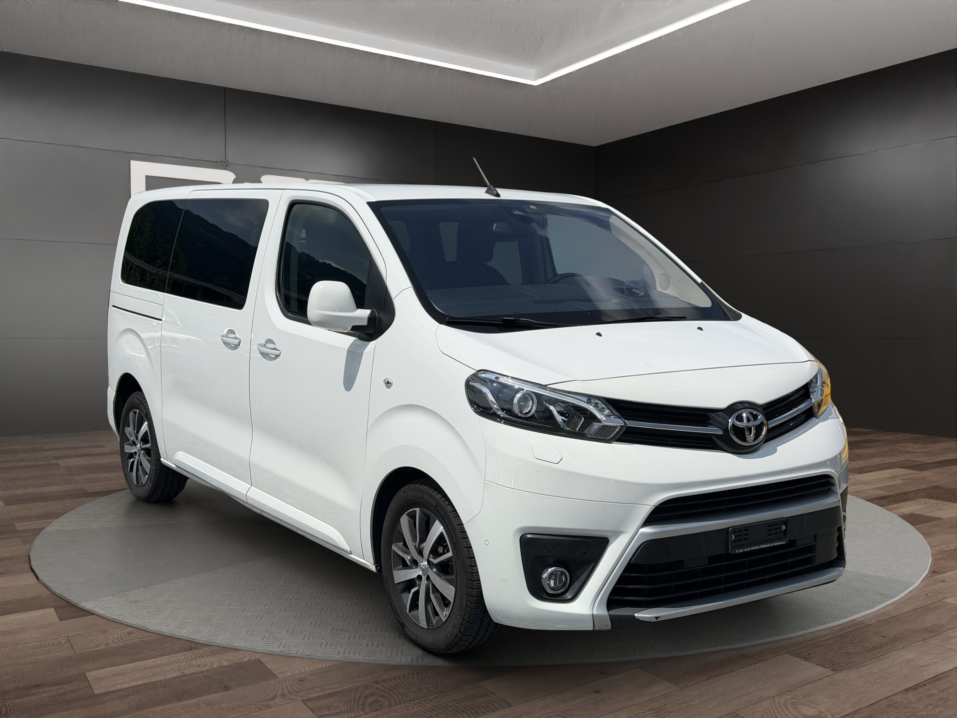 TOYOTA Proace Verso 2.0 D-4D Family Medium Automatic-image-0