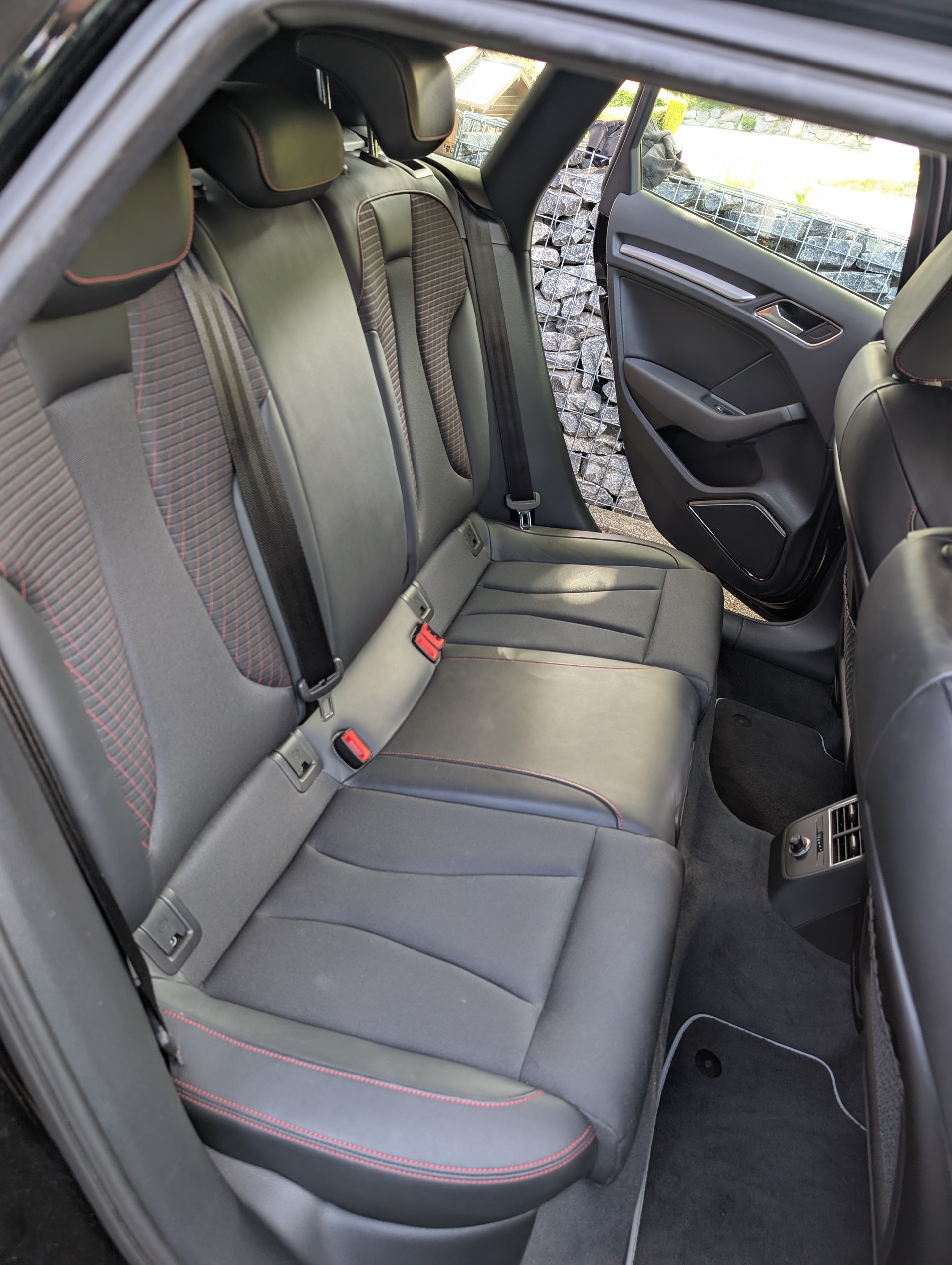 AUDI 2.0 T FSI quattro S-Tronic-image-4