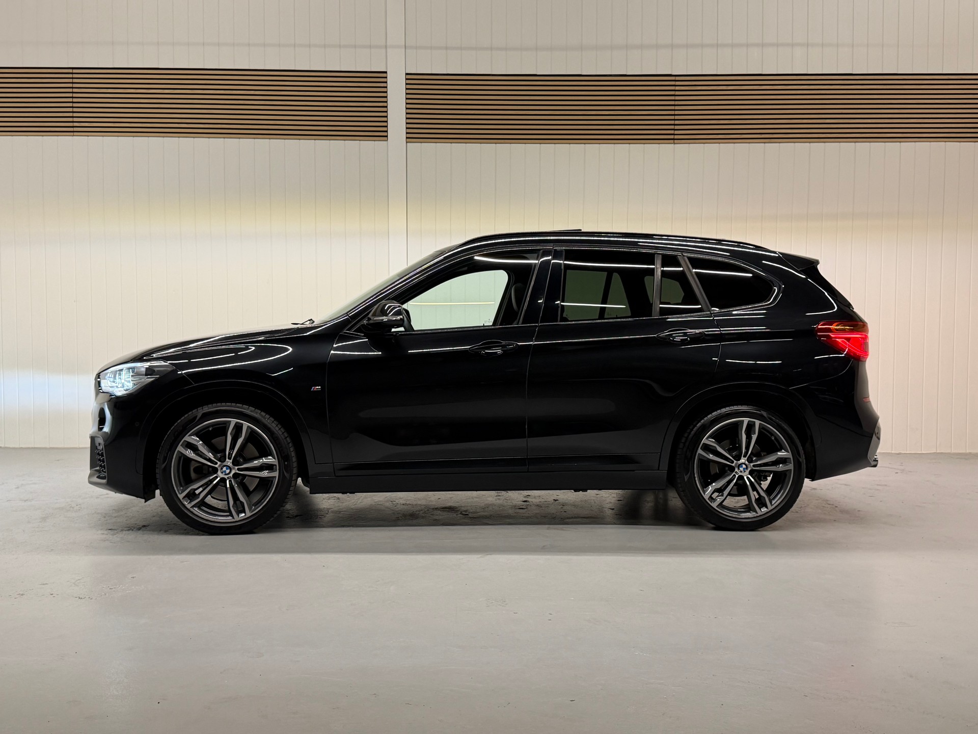 BMW X1 xDrive 25i M Sport Steptronic Ab MFK & Service-image-2