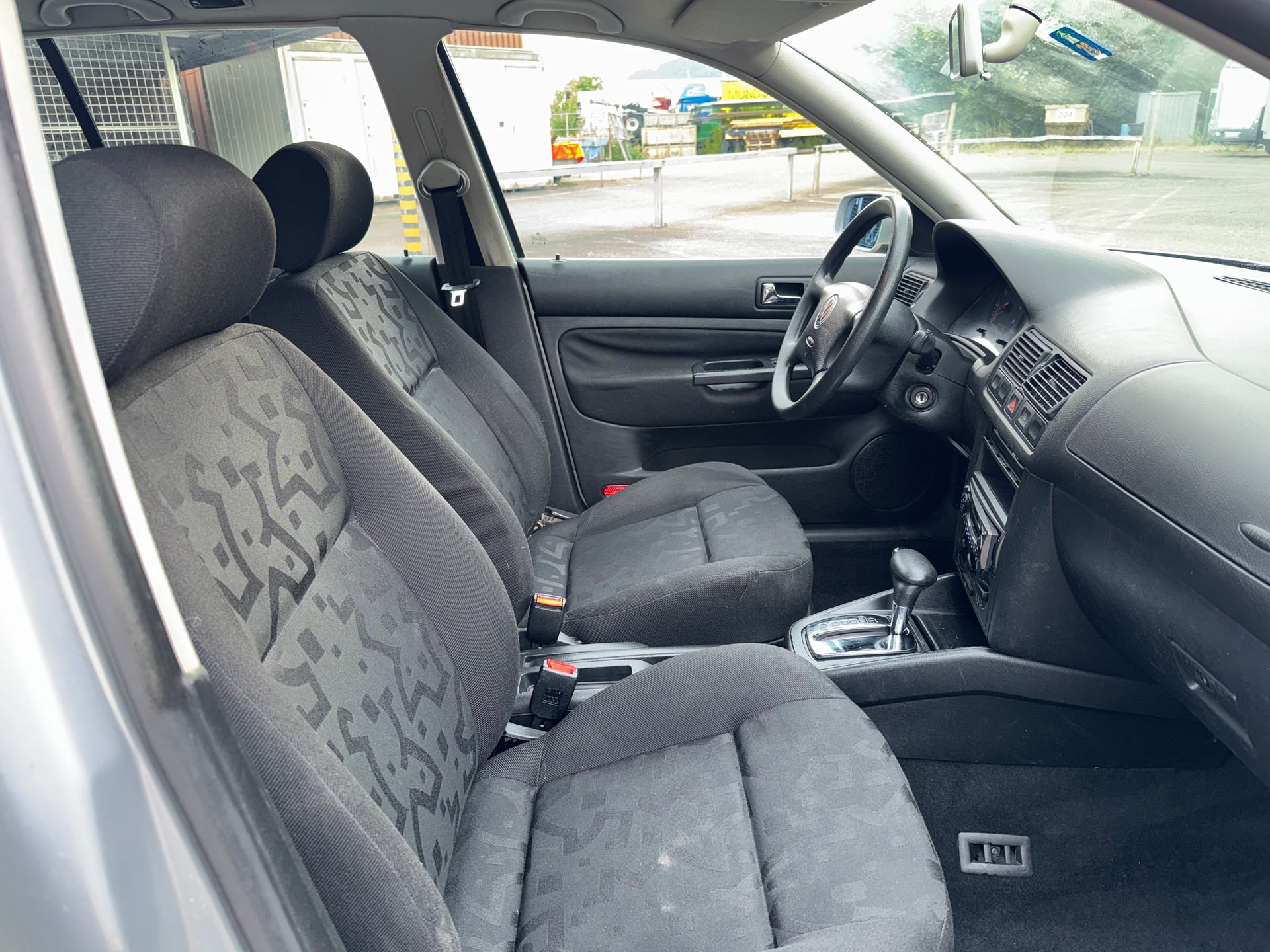 VW Golf 1.6-image-9