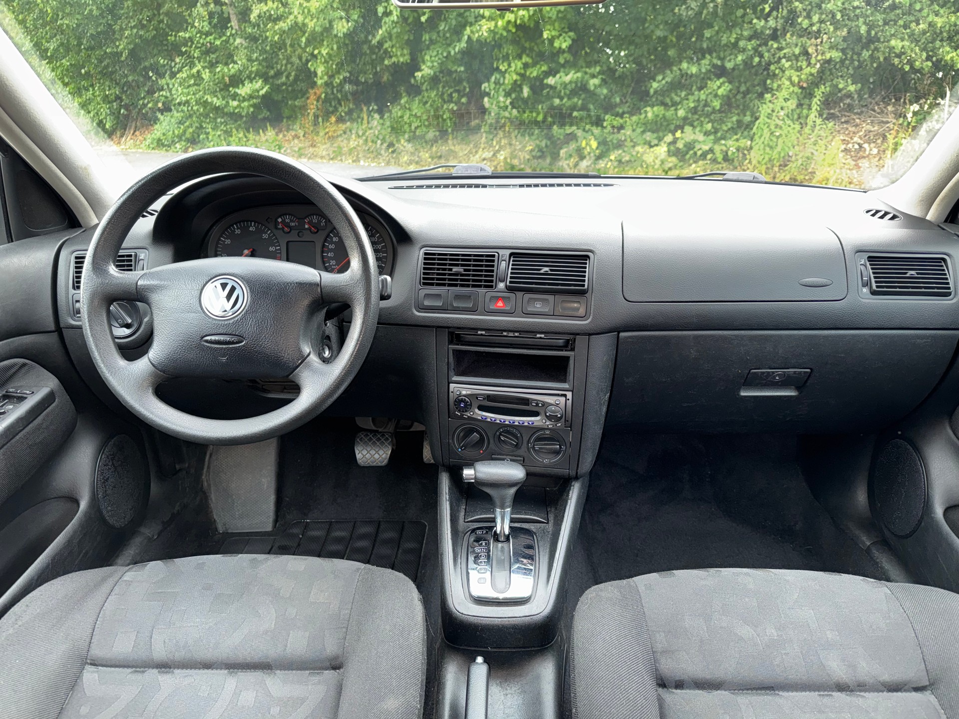 VW Golf 1.6-image-11