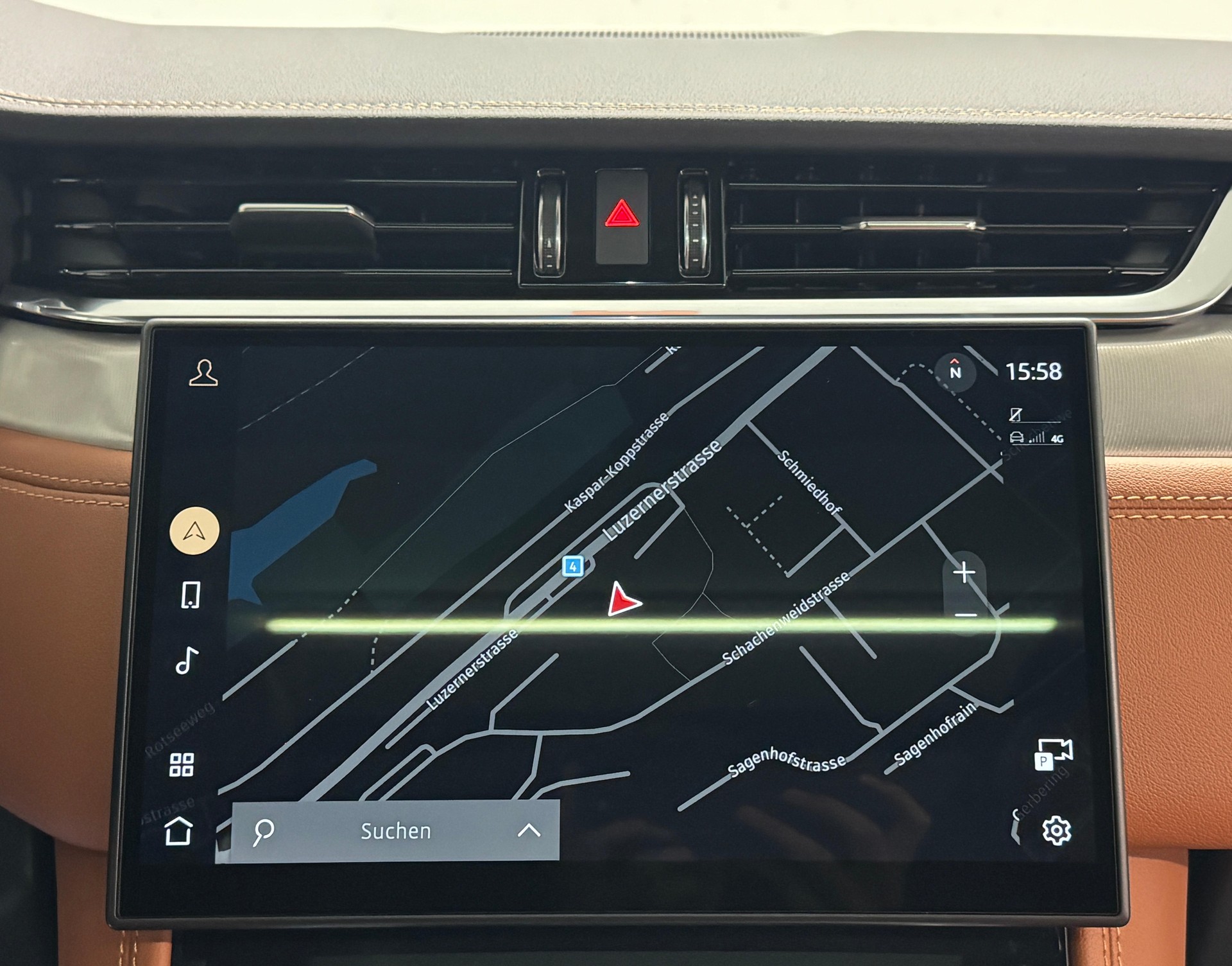 JAGUAR F-Pace 2.0 P400e R-Dynamic HSE 90th Anniversary Ed. AWD-image-10