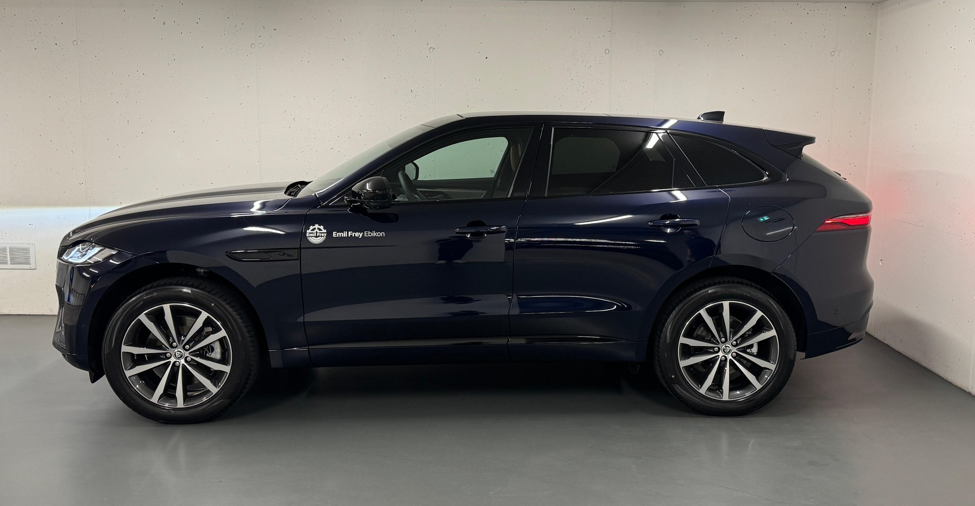 JAGUAR F-Pace 2.0 P400e R-Dynamic HSE 90th Anniversary Ed. AWD-image-7