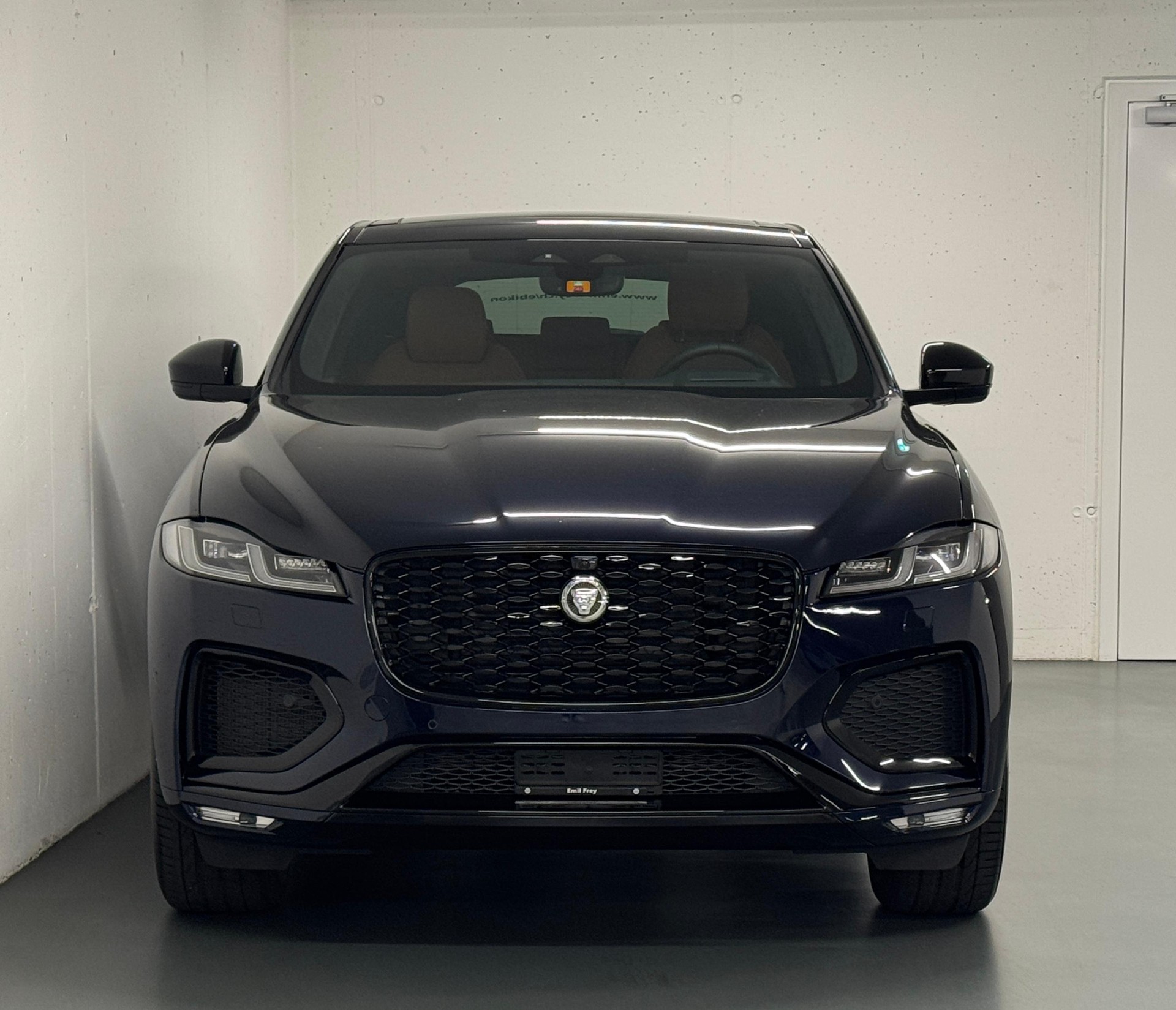 JAGUAR F-Pace 2.0 P400e R-Dynamic HSE 90th Anniversary Ed. AWD-image-3