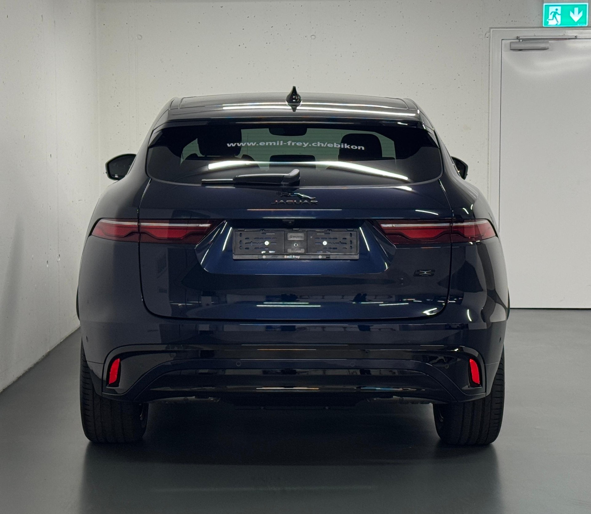 JAGUAR F-Pace 2.0 P400e R-Dynamic HSE 90th Anniversary Ed. AWD-image-9