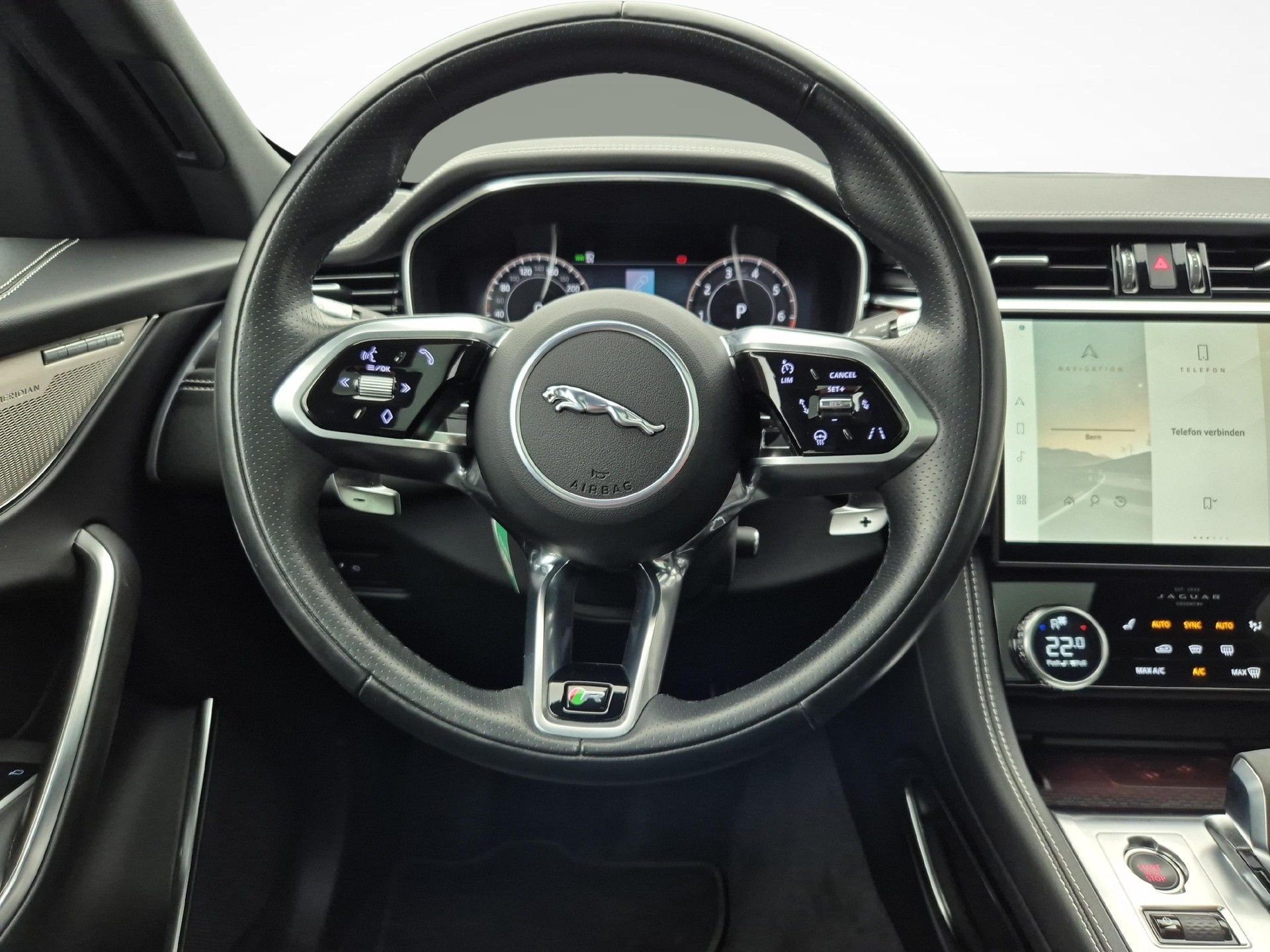 JAGUAR F-Pace 3.0 I6 R-Dynamic SE AWD-image-9