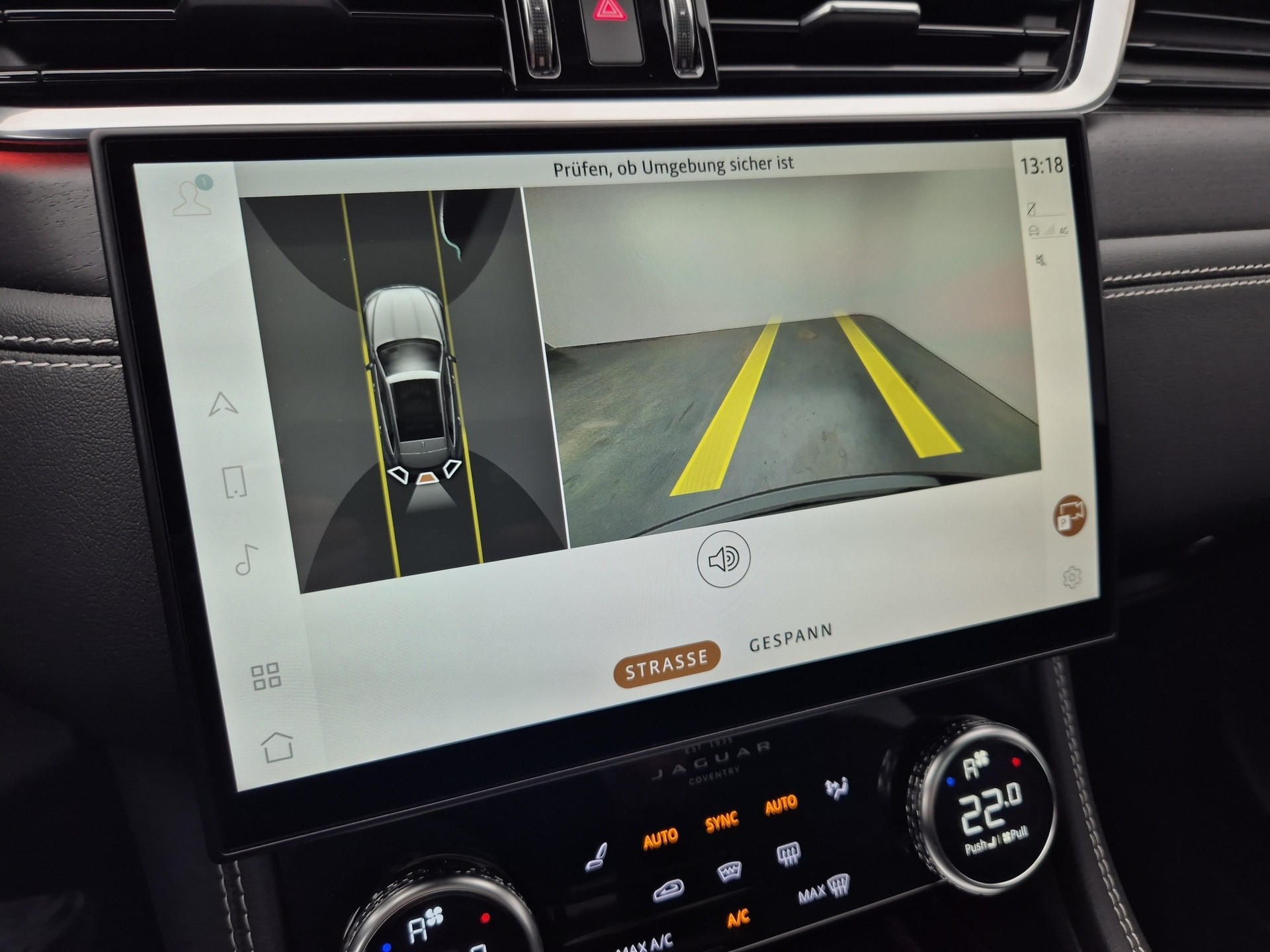 JAGUAR F-Pace 3.0 I6 R-Dynamic SE AWD-image-13