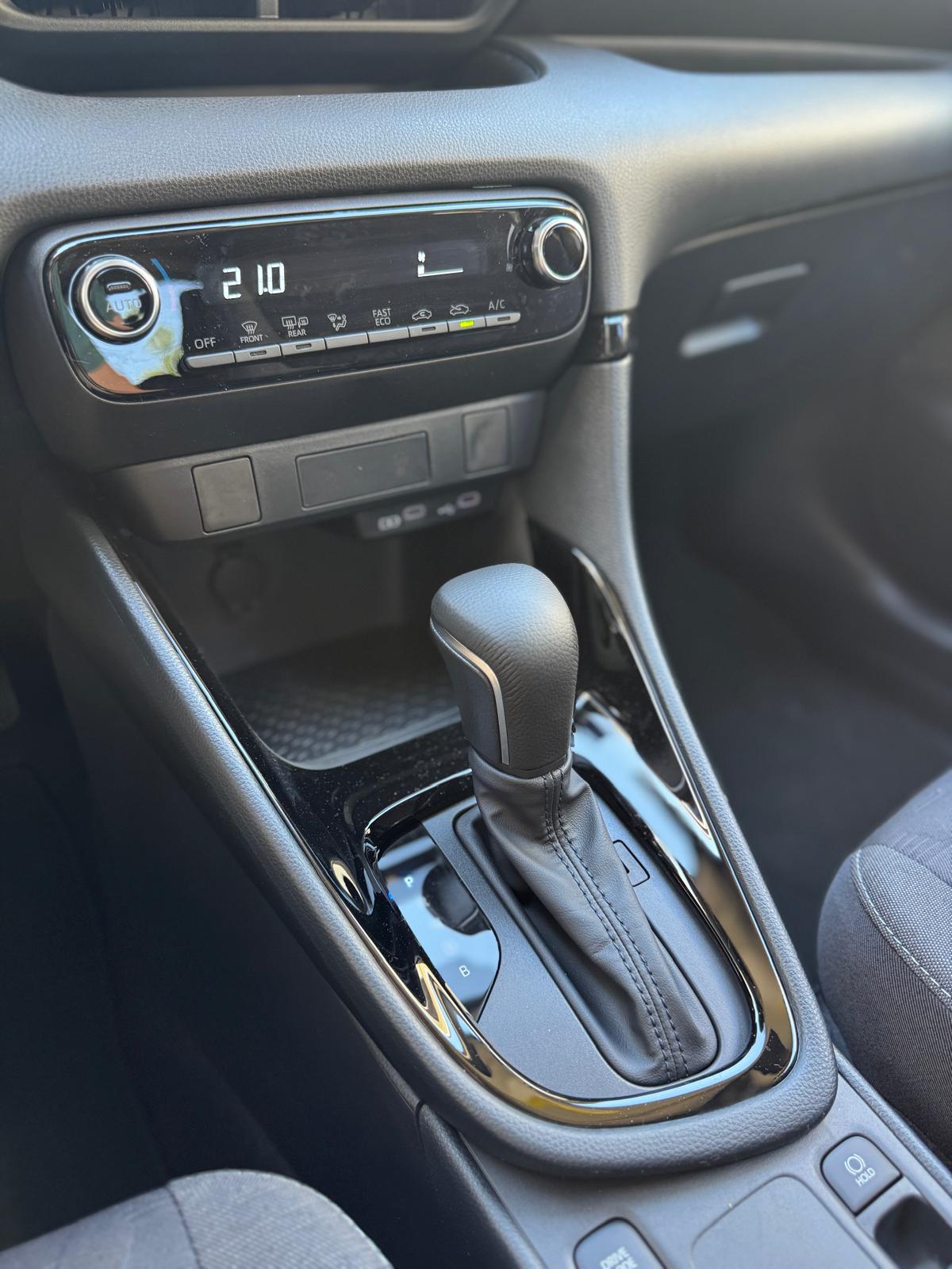 TOYOTA Yaris 1.5 Trend e-CVT-image-20