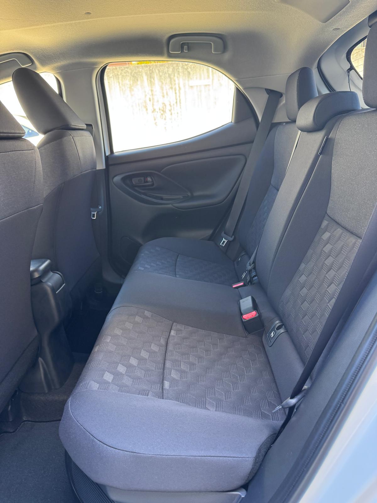 TOYOTA Yaris 1.5 Trend e-CVT-image-12