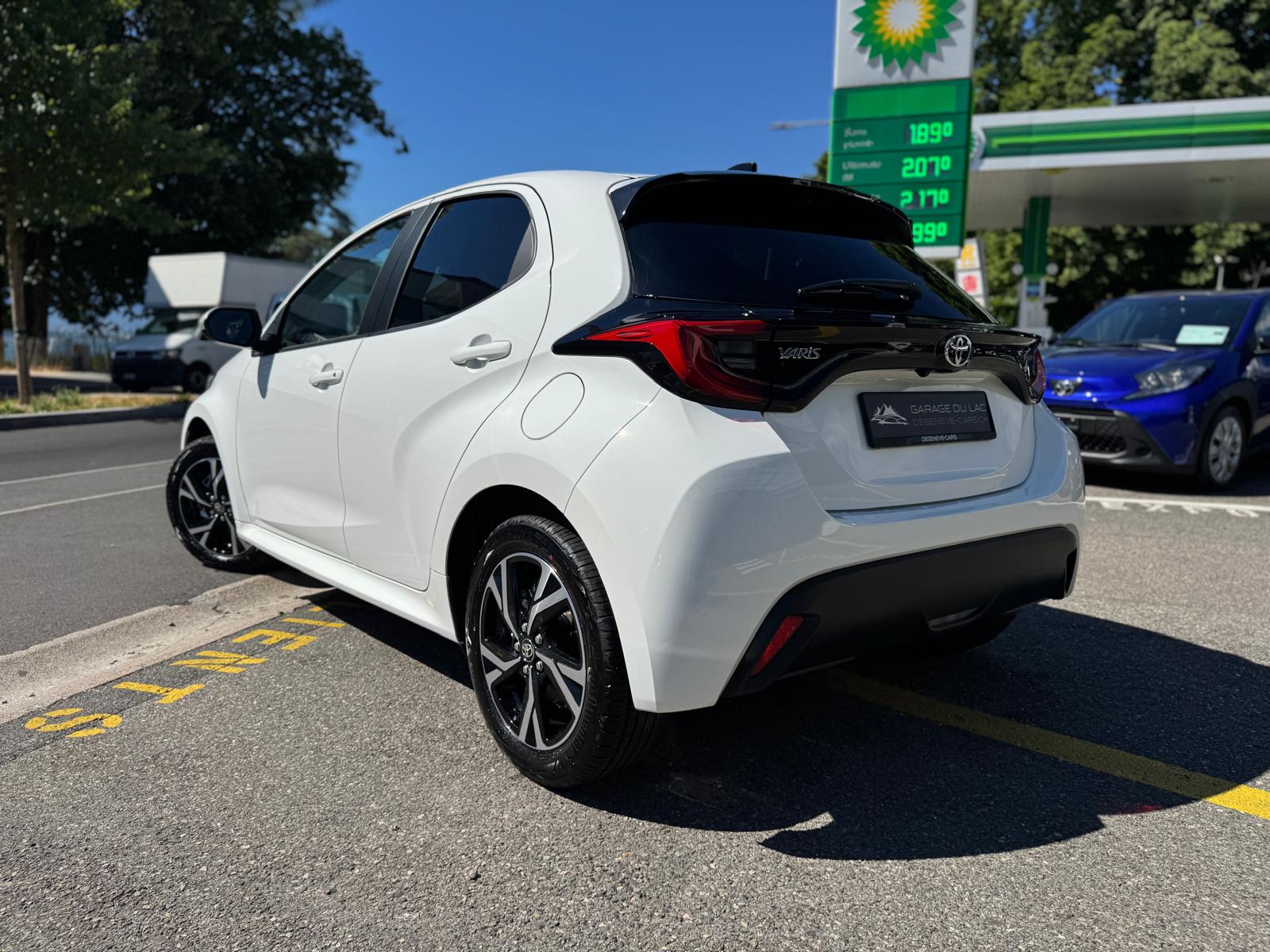 TOYOTA Yaris 1.5 Trend e-CVT-image-2