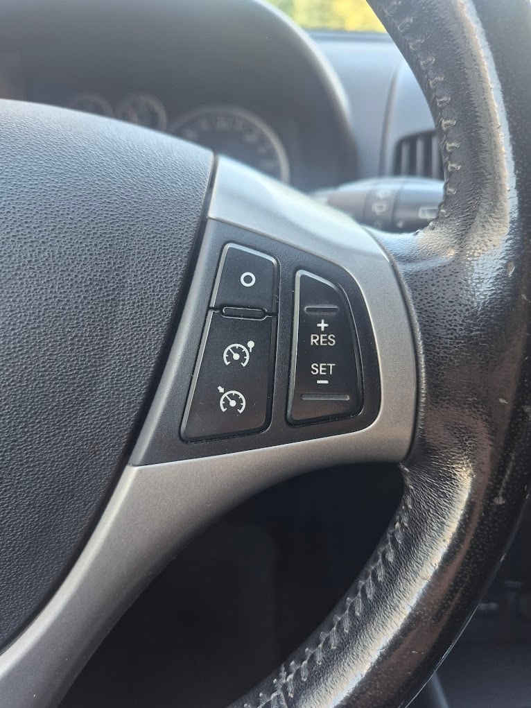 HYUNDAI i30 1.6 Swiss Plus Edition-image-14