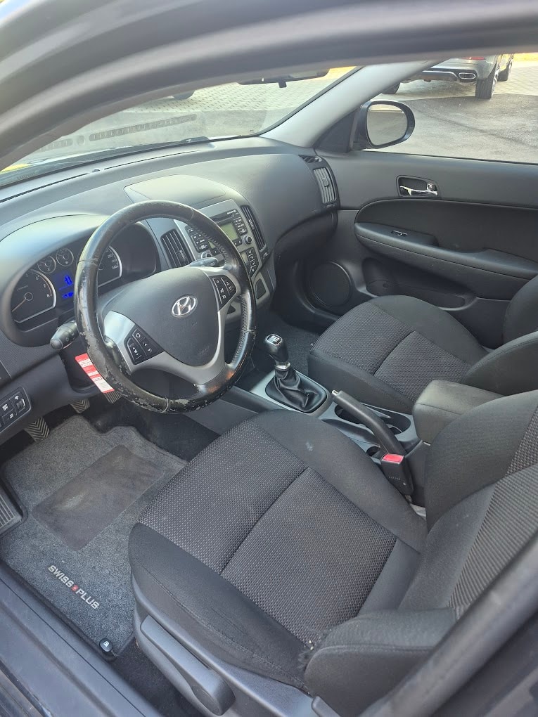 HYUNDAI i30 1.6 Swiss Plus Edition-image-8