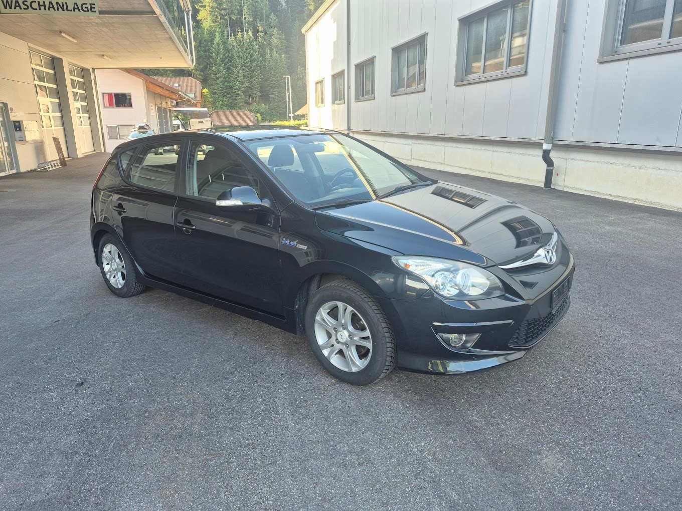 HYUNDAI i30 1.6 Swiss Plus Edition-image-6